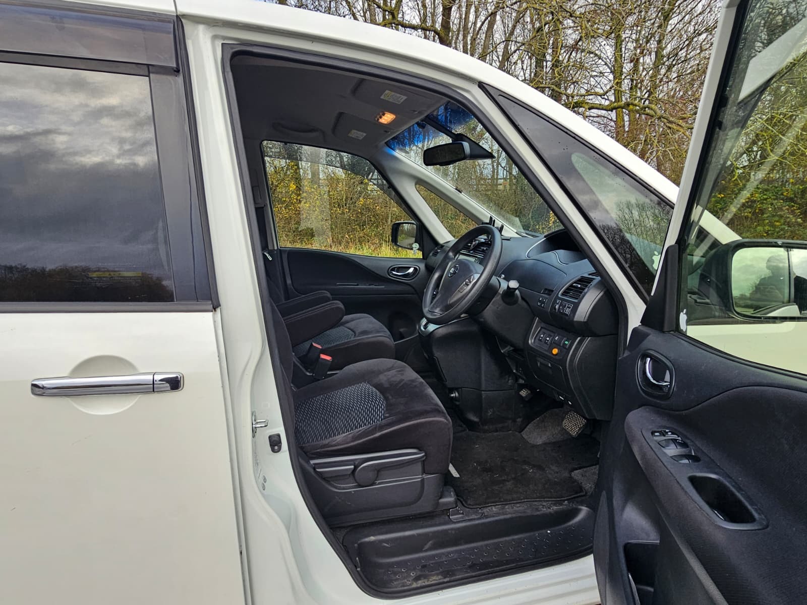 NISSAN SERENA 2.0h Automatic Hybrid CVT 8 Seater MPV