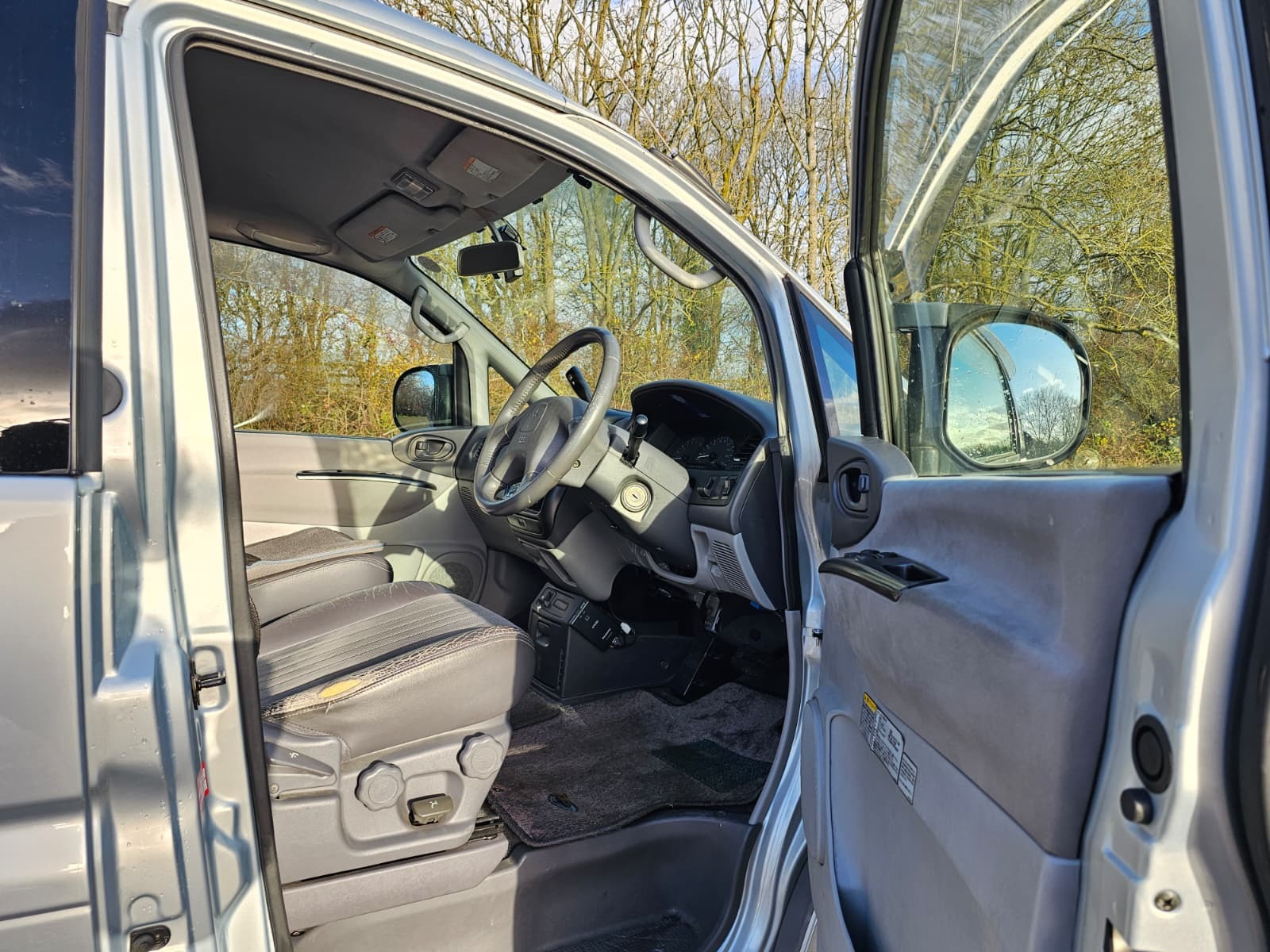 MITSUBISHI DELICA L400 Spacegear Chamonix 3.0 Auto V6 4X4 / 2WD