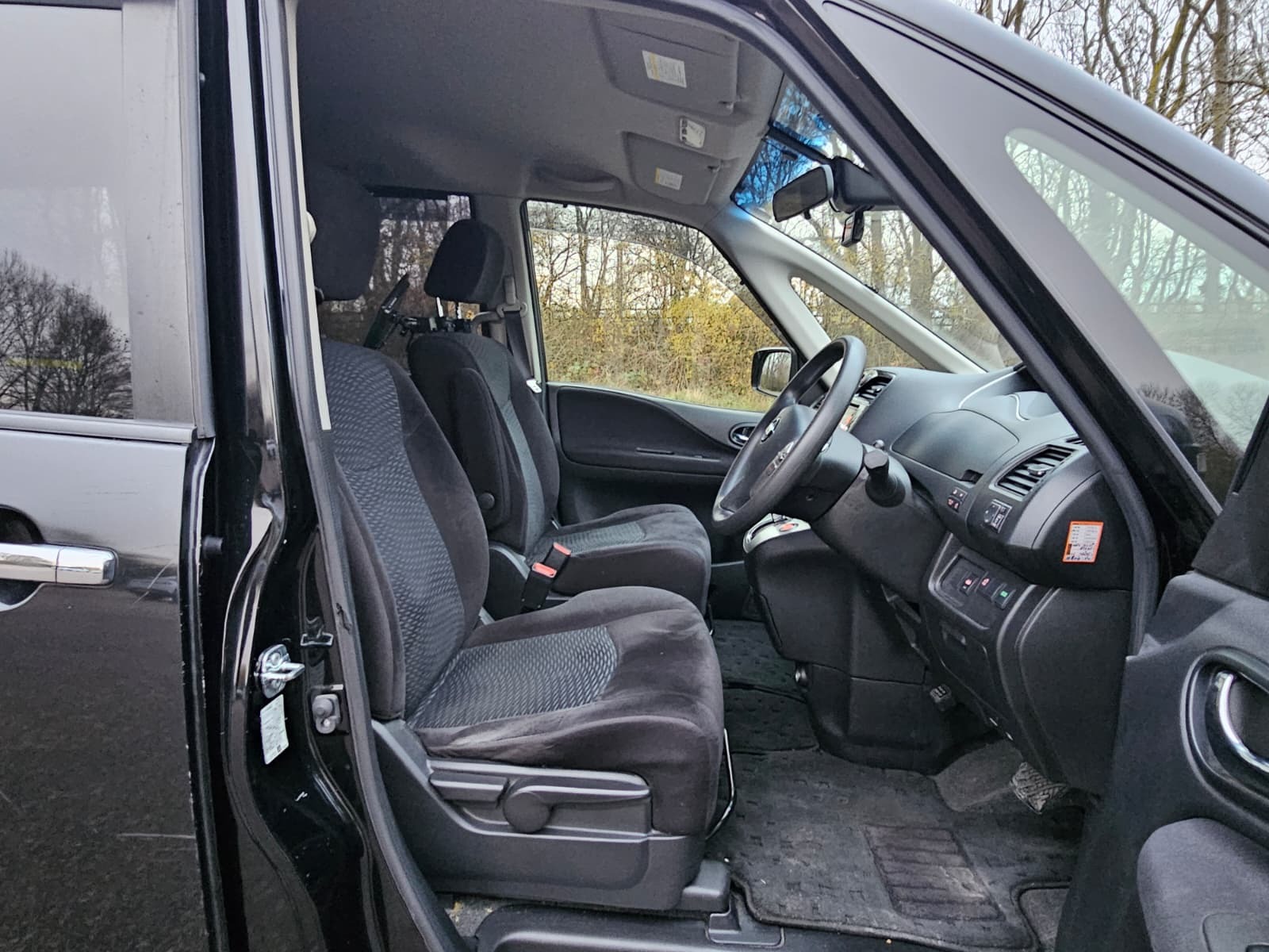 NISSAN SERENA 2.0h Automatic Hybrid CVT 8 Seater MPV