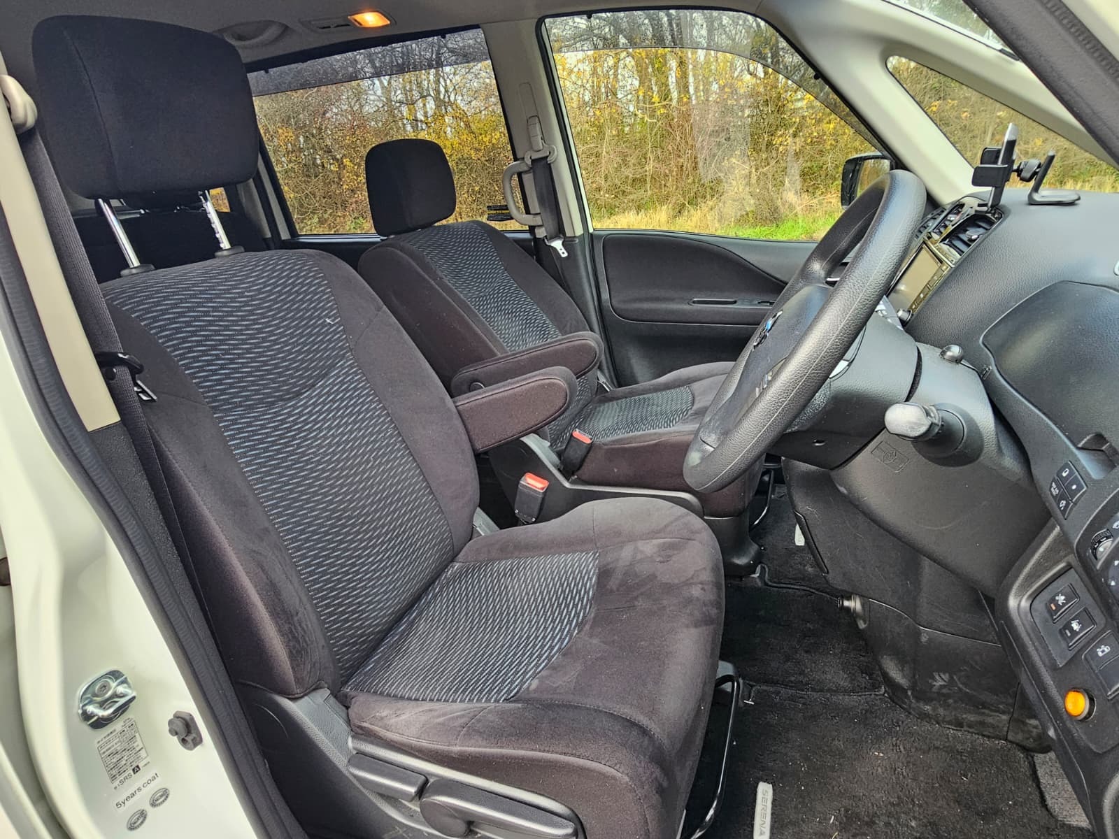 NISSAN SERENA 2.0h Automatic Hybrid CVT 8 Seater MPV