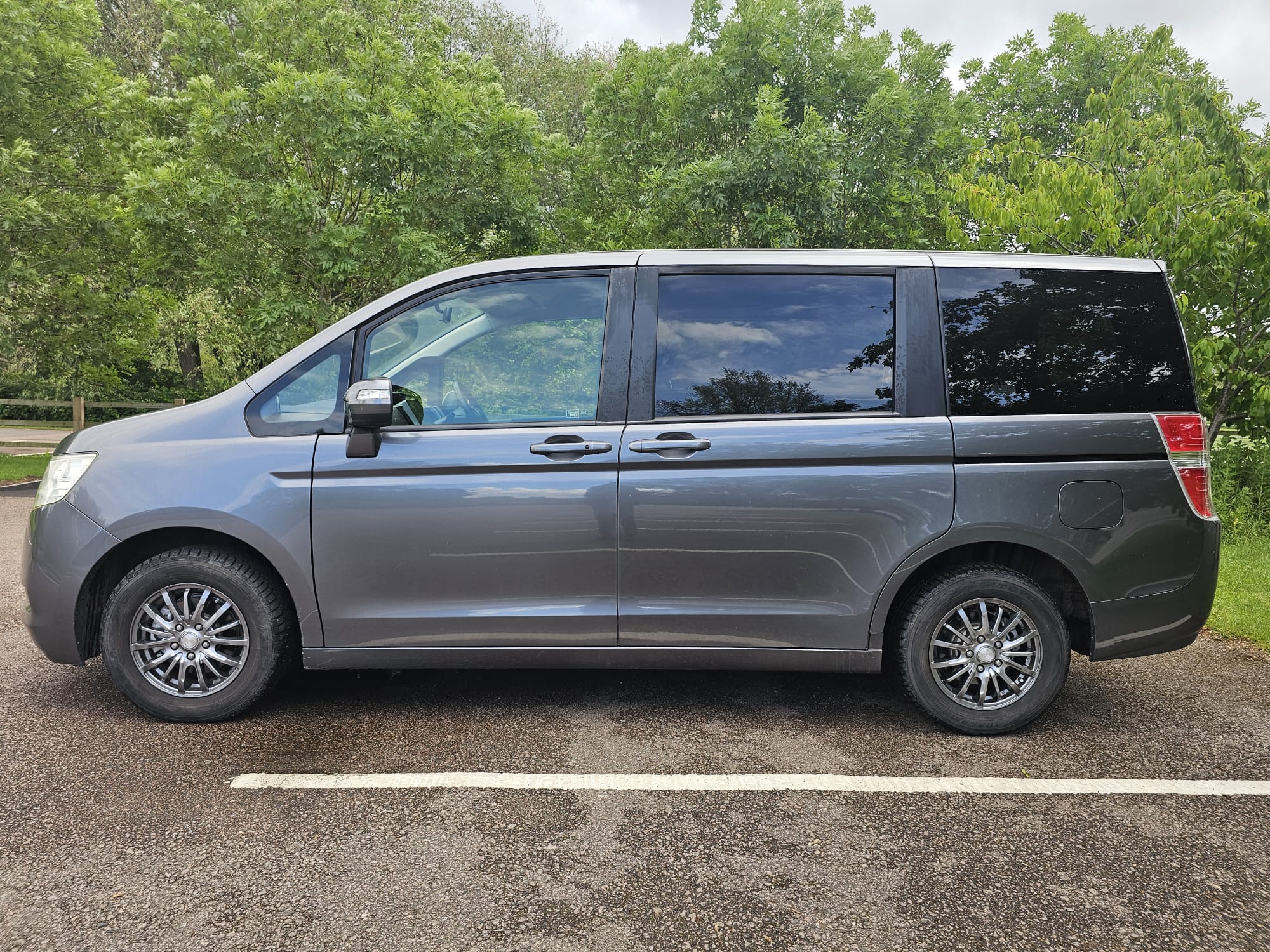 HONDA STEPWAGN SPADA 2.0L Automatic 7/8 Seater MPV