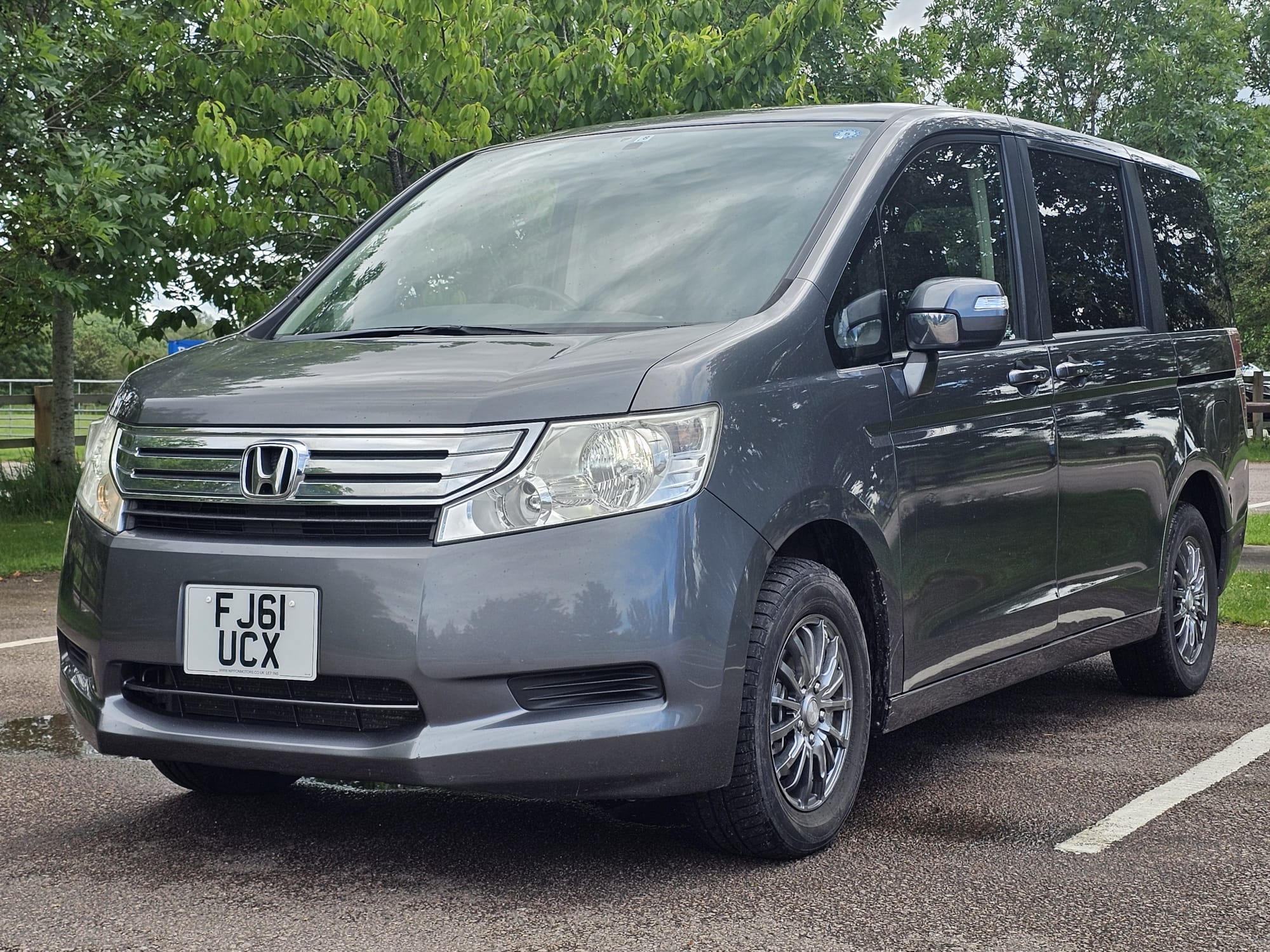 HONDA STEPWAGN SPADA 2.0L Automatic 7/8 Seater MPV