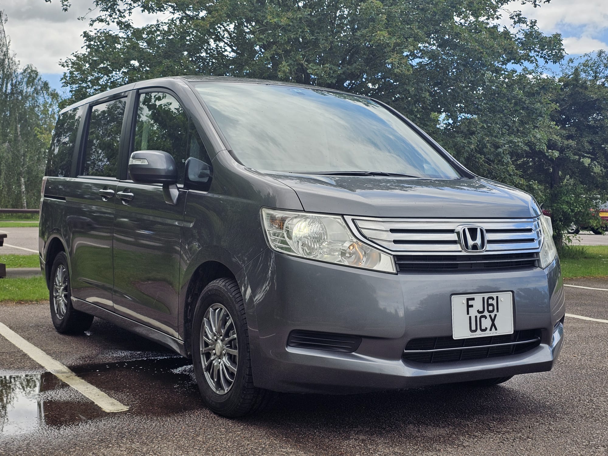 HONDA STEPWAGN SPADA 2.0L Automatic 7/8 Seater MPV