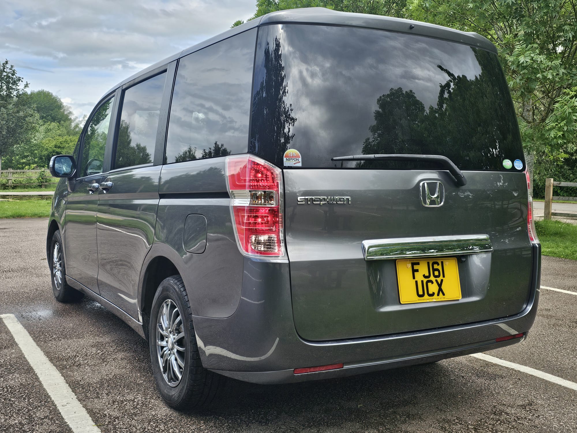 HONDA STEPWAGN SPADA 2.0L Automatic 7/8 Seater MPV