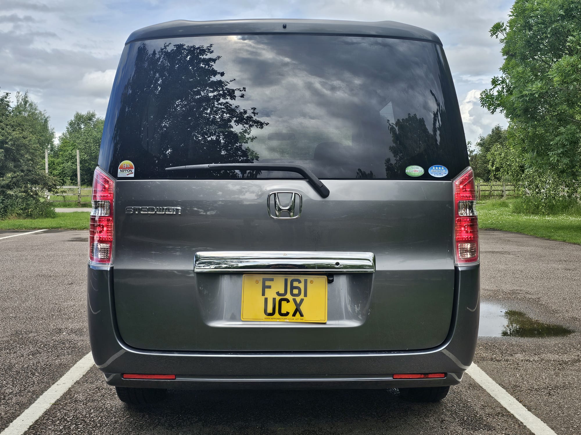 HONDA STEPWAGN SPADA 2.0L Automatic 7/8 Seater MPV