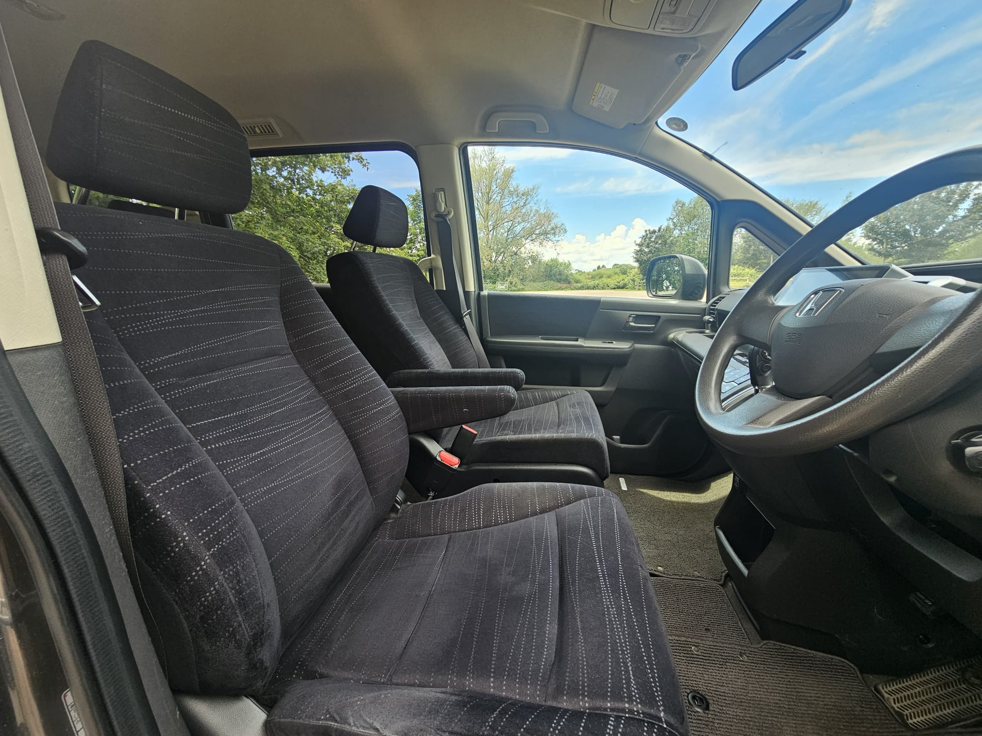 HONDA STEPWAGN SPADA 2.0L Automatic 7/8 Seater MPV