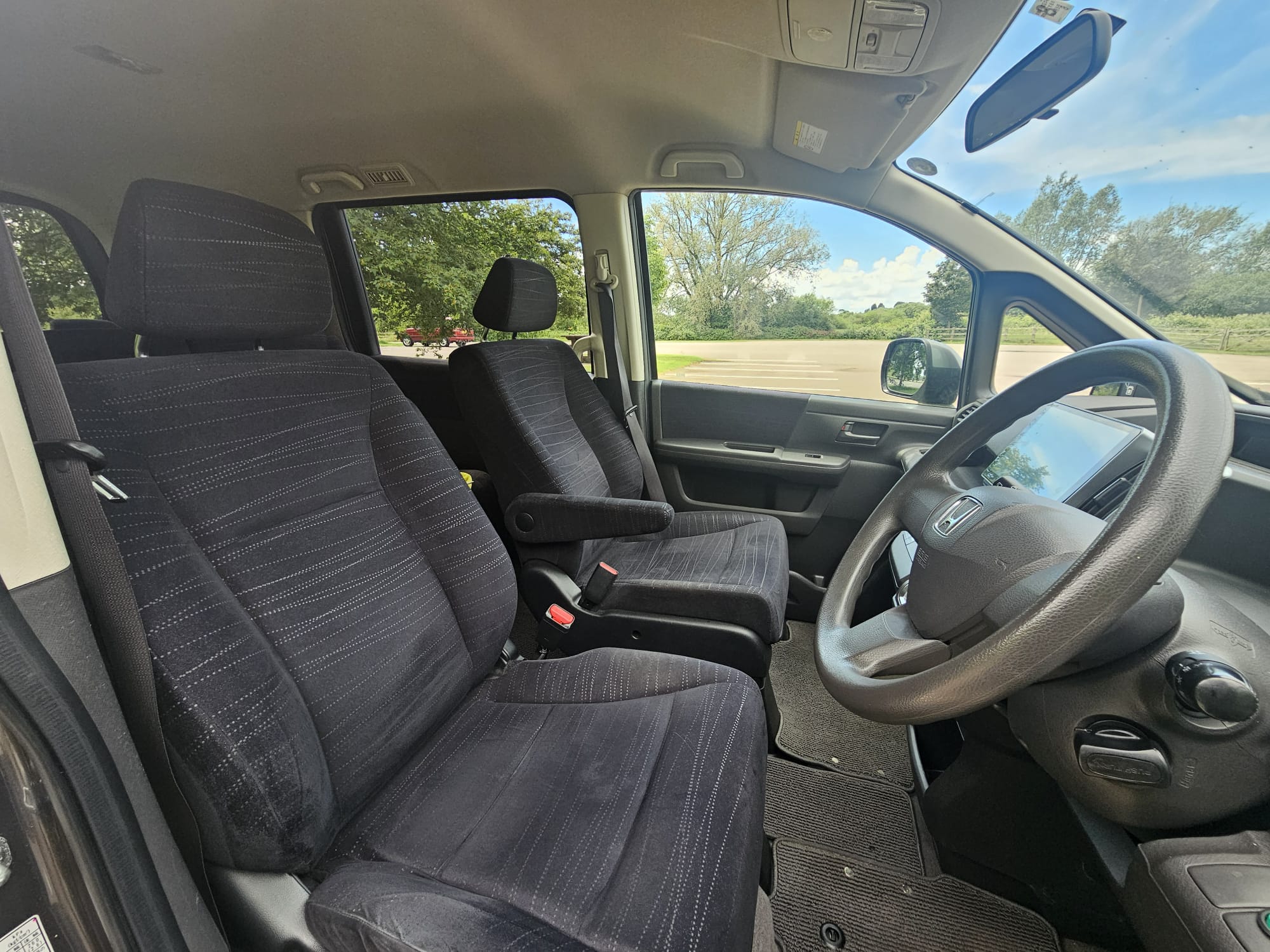 HONDA STEPWAGN SPADA 2.0L Automatic 7/8 Seater MPV
