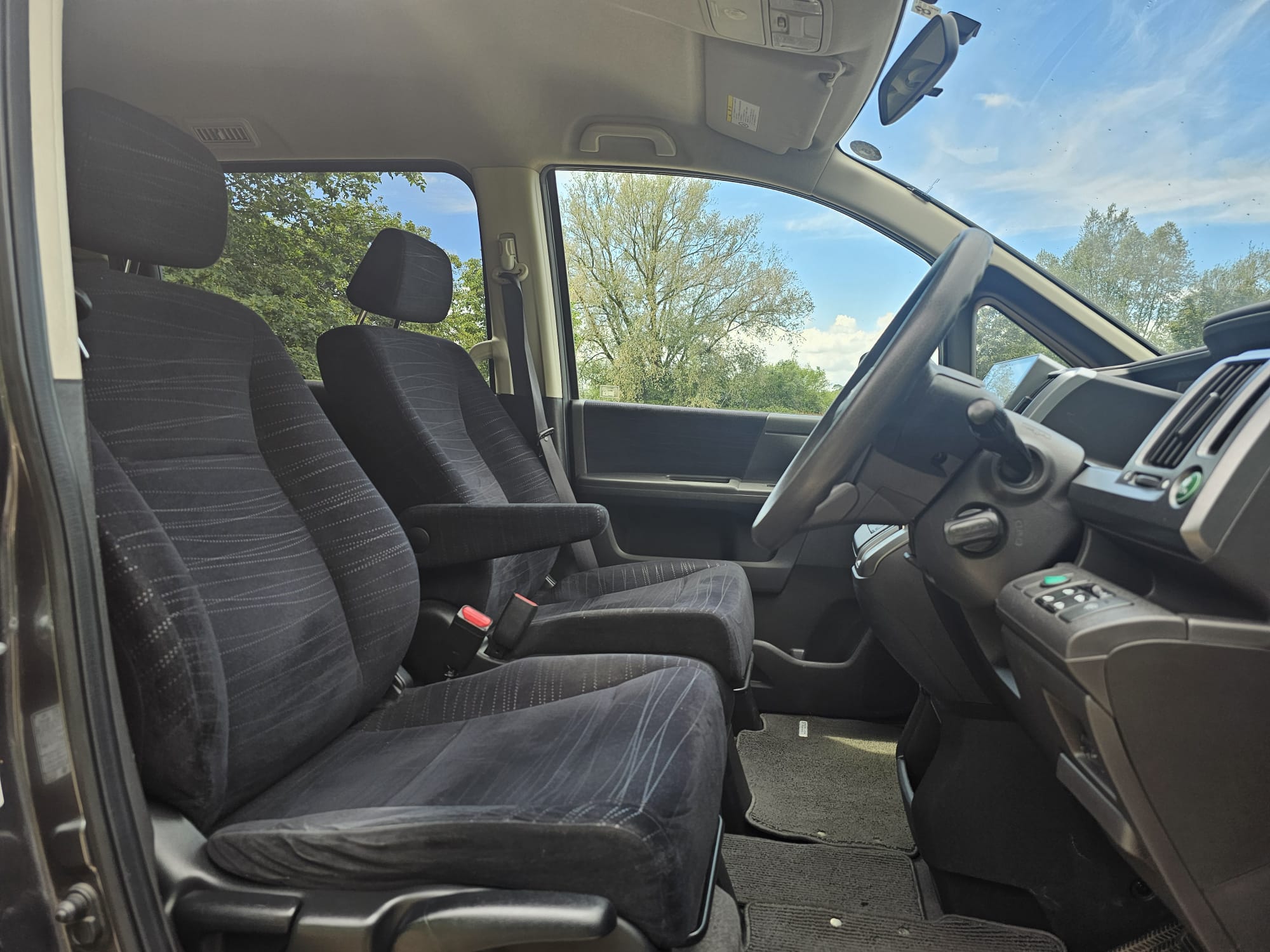 HONDA STEPWAGN SPADA 2.0L Automatic 7/8 Seater MPV