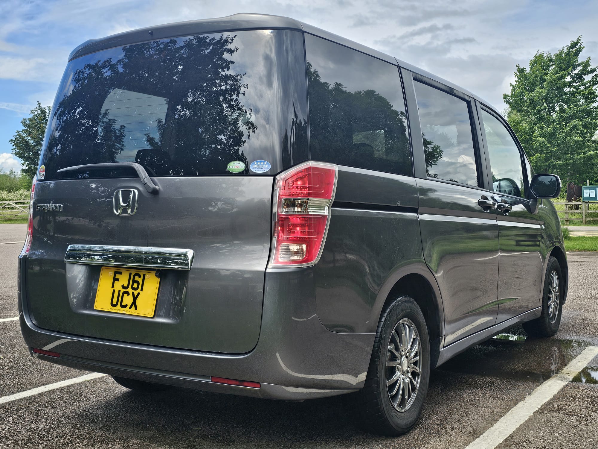 HONDA STEPWAGN SPADA 2.0L Automatic 7/8 Seater MPV