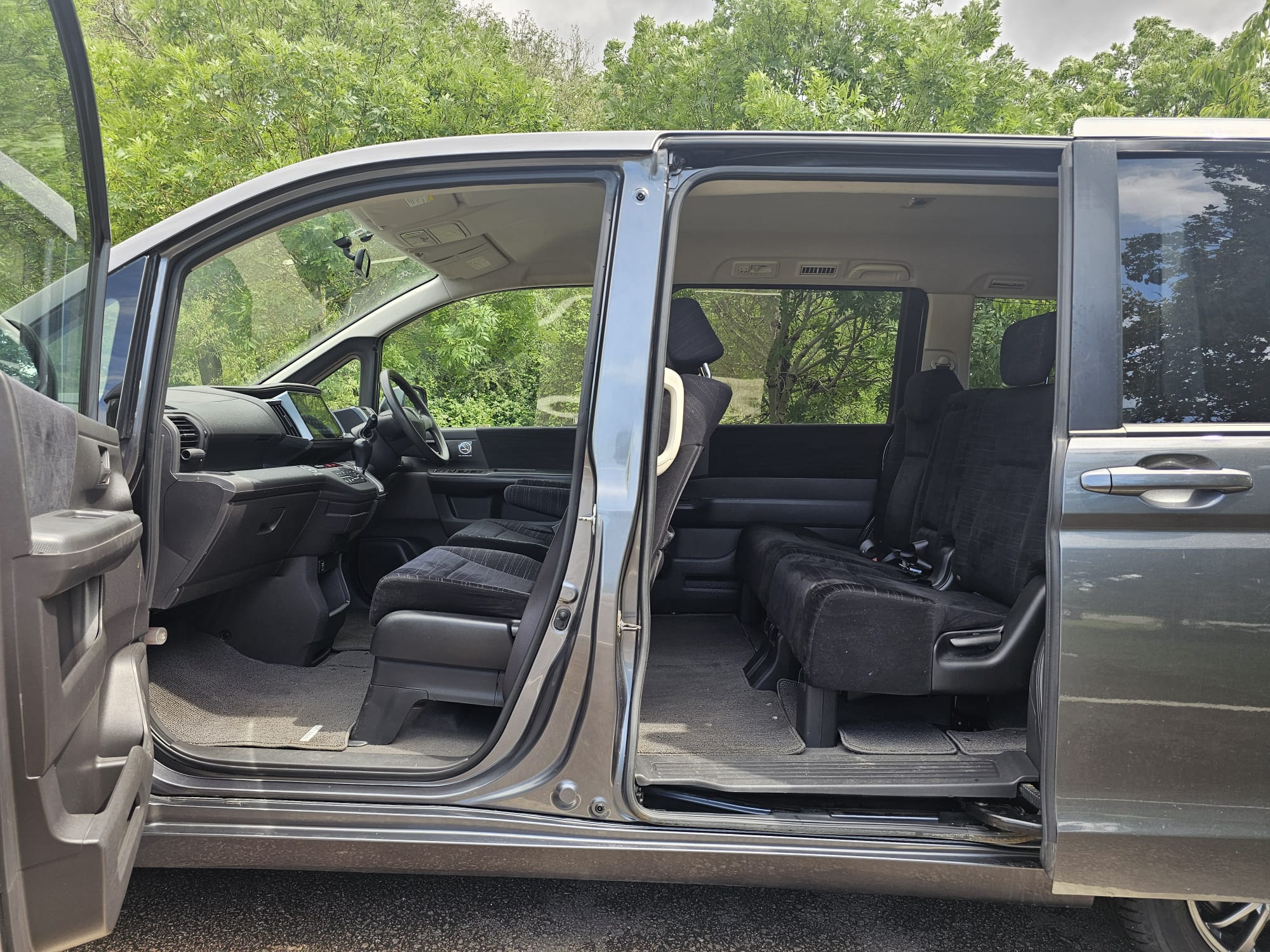 HONDA STEPWAGN SPADA 2.0L Automatic 7/8 Seater MPV