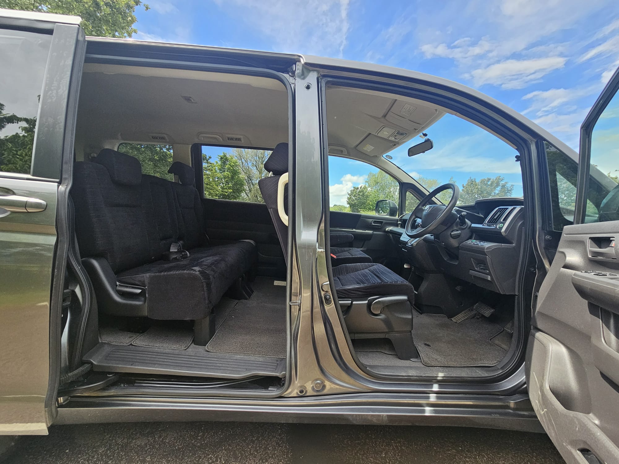 HONDA STEPWAGN SPADA 2.0L Automatic 7/8 Seater MPV