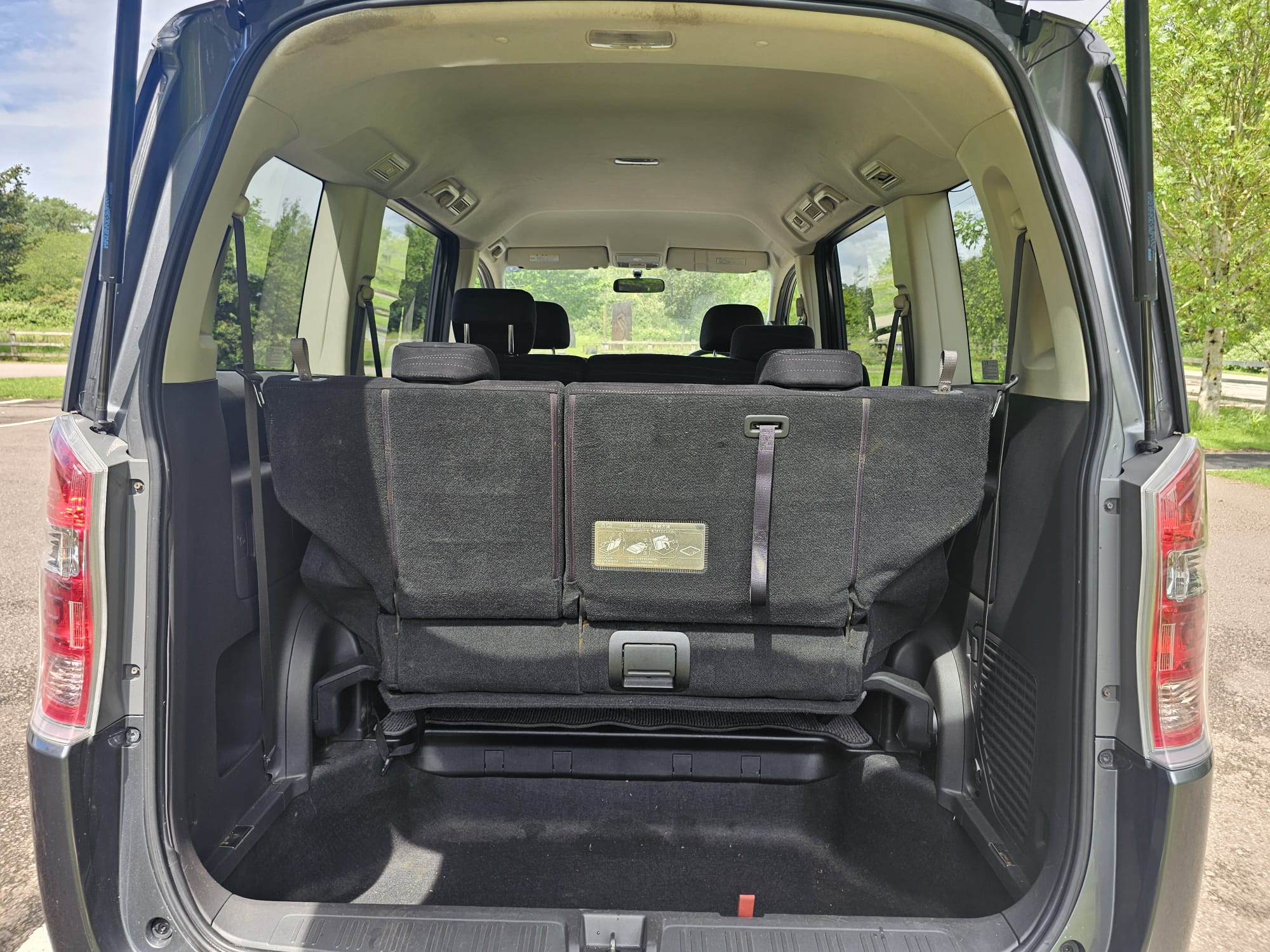 HONDA STEPWAGN SPADA 2.0L Automatic 7/8 Seater MPV