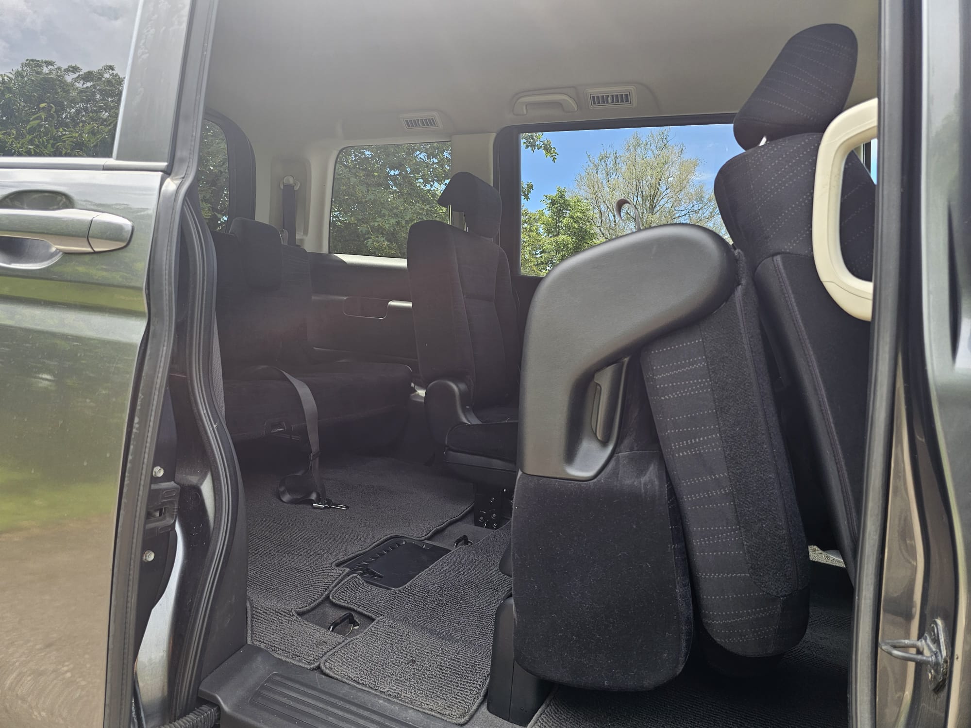 HONDA STEPWAGN SPADA 2.0L Automatic 7/8 Seater MPV
