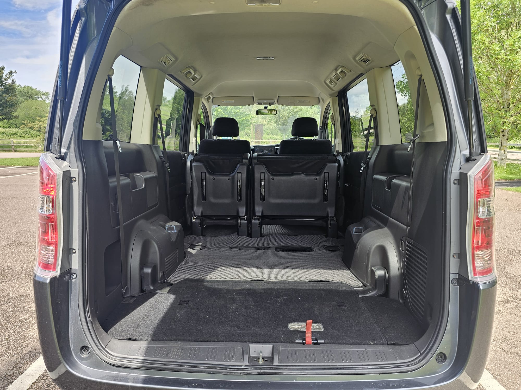 HONDA STEPWAGN SPADA 2.0L Automatic 7/8 Seater MPV