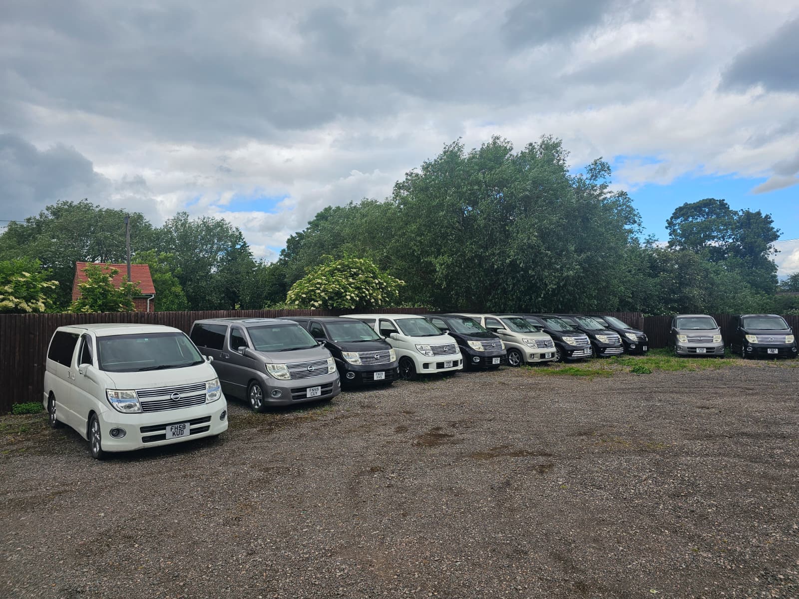 NISSAN ELGRAND Base/XL 8 Seater 3.5/2.5 V6 Automatic MPV