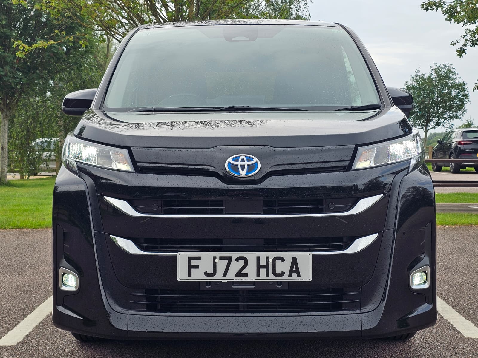 TOYOTA NOAH VOXY 1.8h Hybrid G Automatic CVT 8 Seater MPV