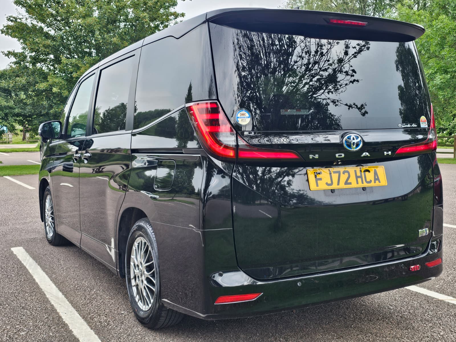 TOYOTA NOAH VOXY 1.8h Hybrid G Automatic CVT 8 Seater MPV
