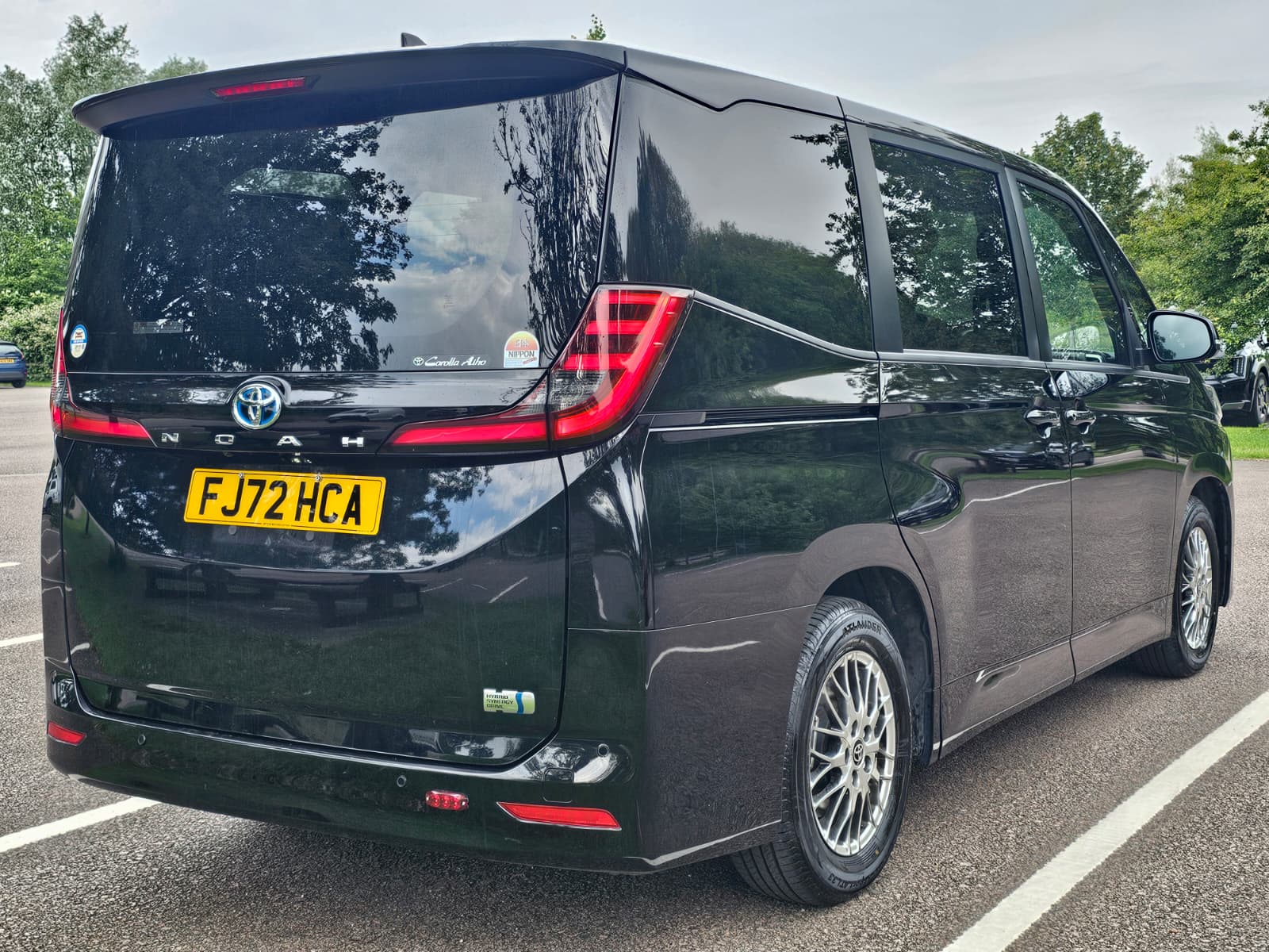 TOYOTA NOAH VOXY 1.8h Hybrid G Automatic CVT 8 Seater MPV