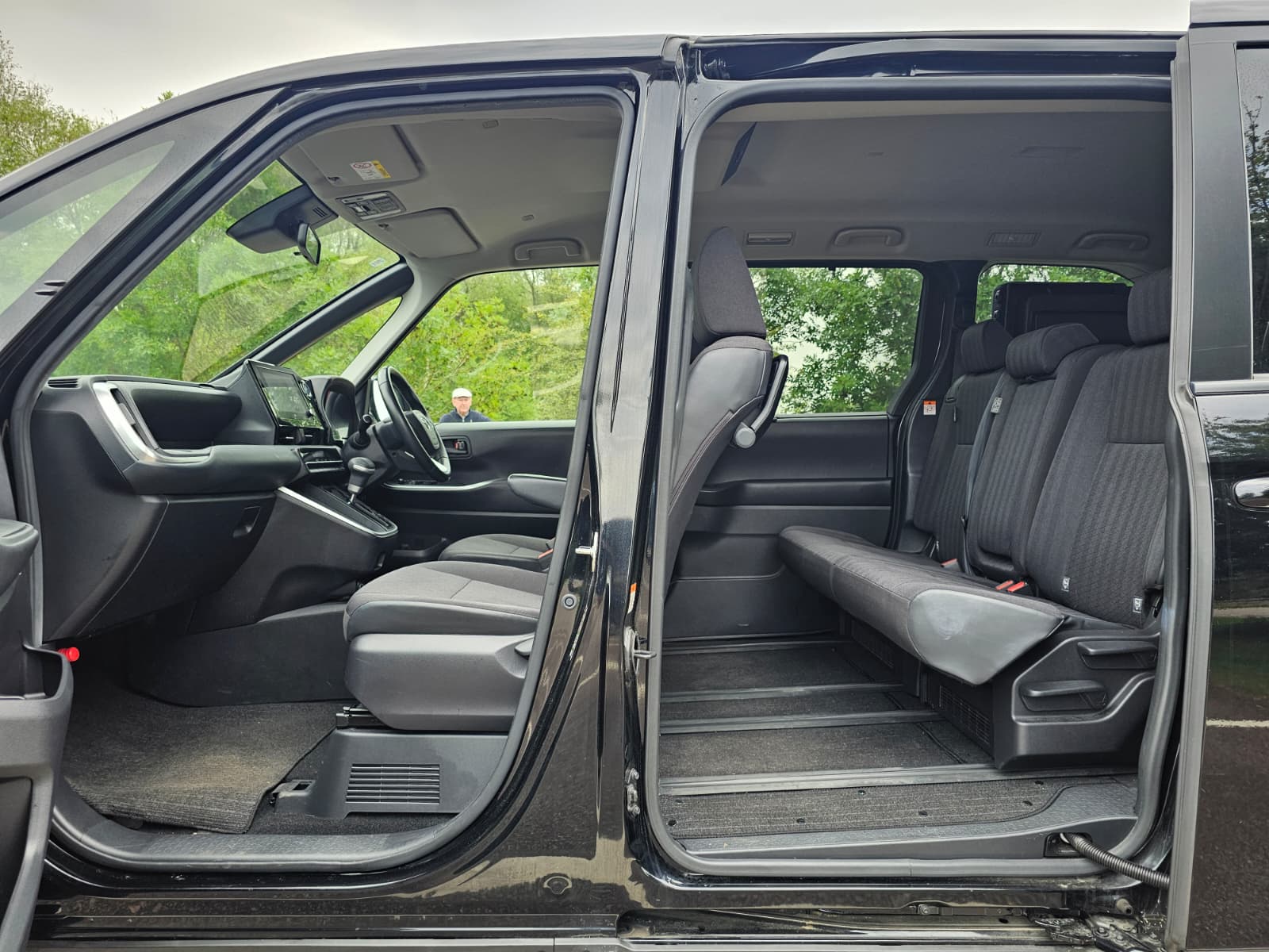 TOYOTA NOAH VOXY 1.8h Hybrid G Automatic CVT 8 Seater MPV