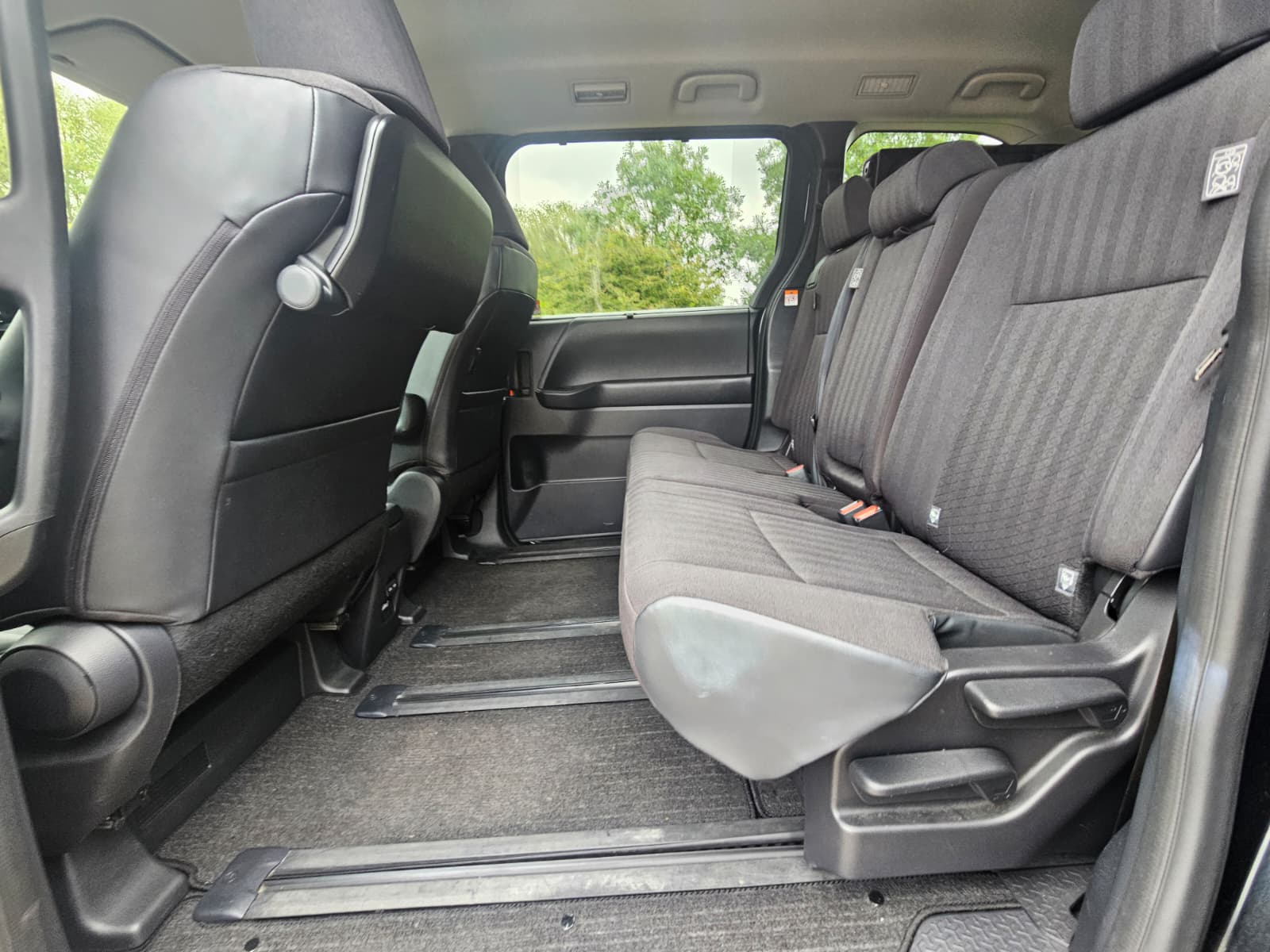 TOYOTA NOAH VOXY 1.8h Hybrid G Automatic CVT 8 Seater MPV