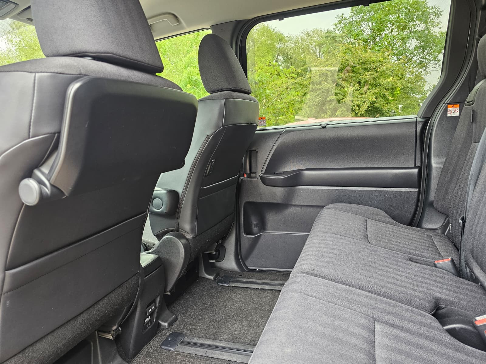 TOYOTA NOAH VOXY 1.8h Hybrid G Automatic CVT 8 Seater MPV