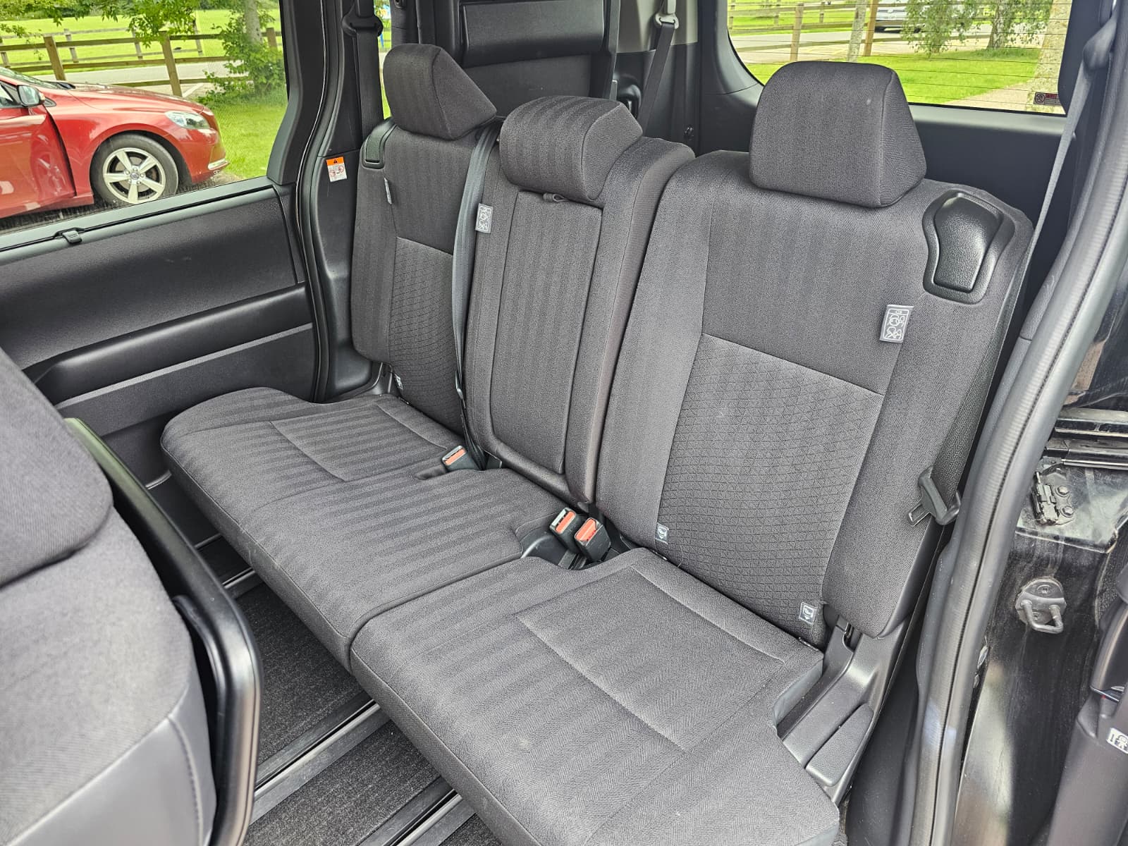 TOYOTA NOAH VOXY 1.8h Hybrid G Automatic CVT 8 Seater MPV