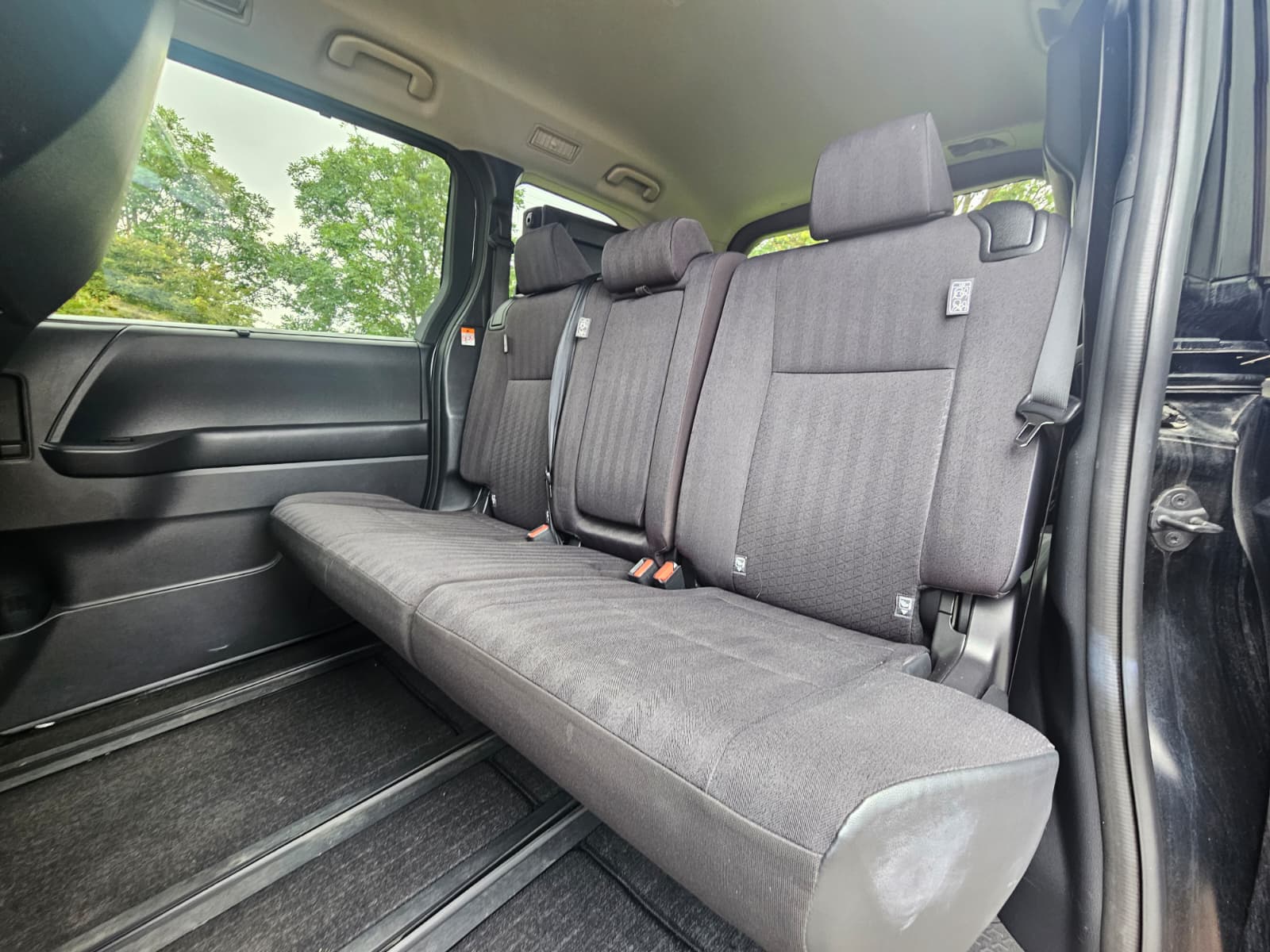 TOYOTA NOAH VOXY 1.8h Hybrid G Automatic CVT 8 Seater MPV