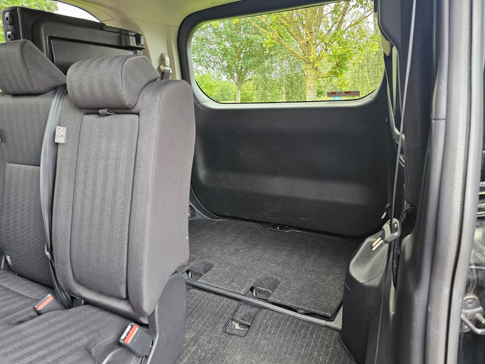 TOYOTA NOAH VOXY 1.8h Hybrid G Automatic CVT 8 Seater MPV
