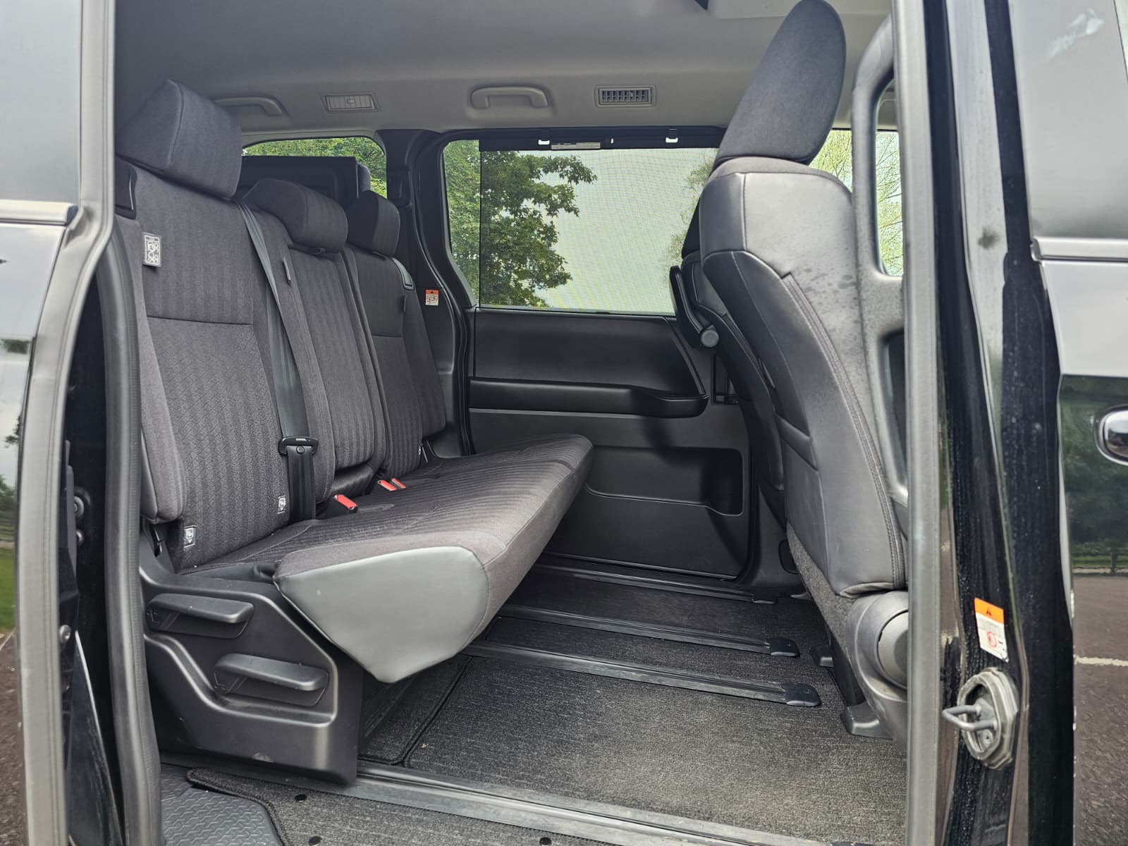 TOYOTA NOAH VOXY 1.8h Hybrid G Automatic CVT 8 Seater MPV