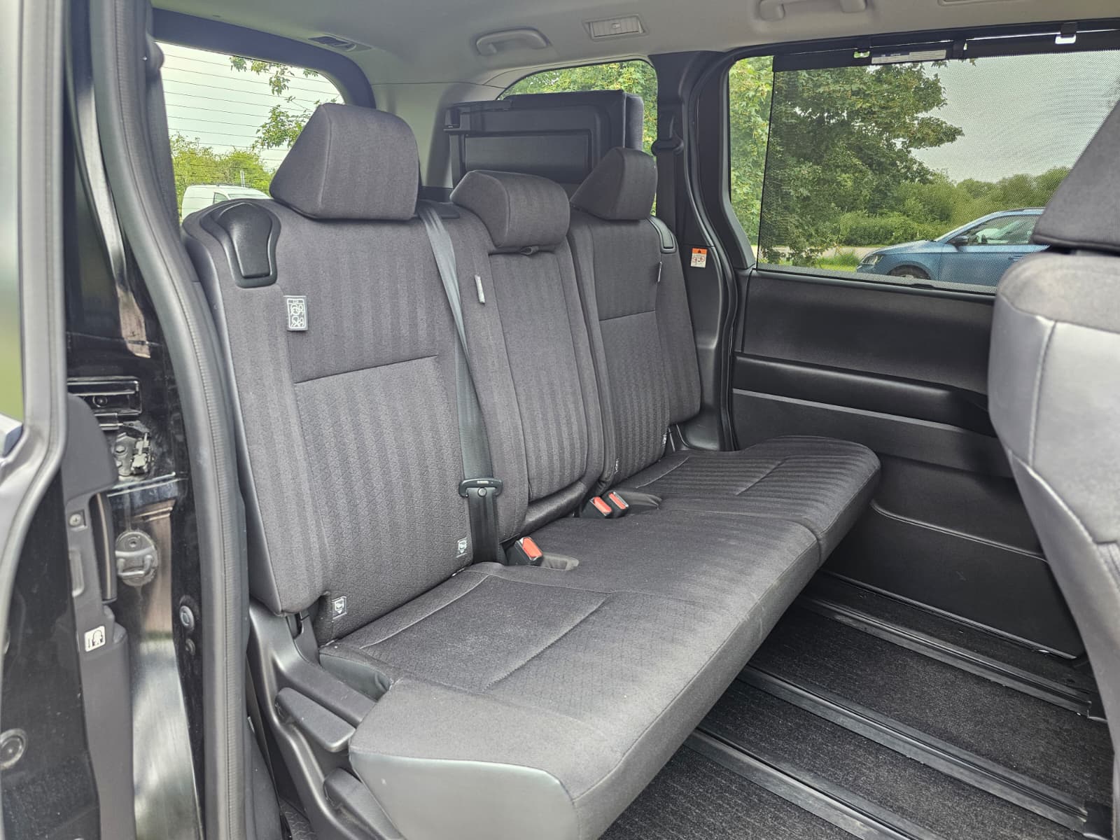 TOYOTA NOAH VOXY 1.8h Hybrid G Automatic CVT 8 Seater MPV