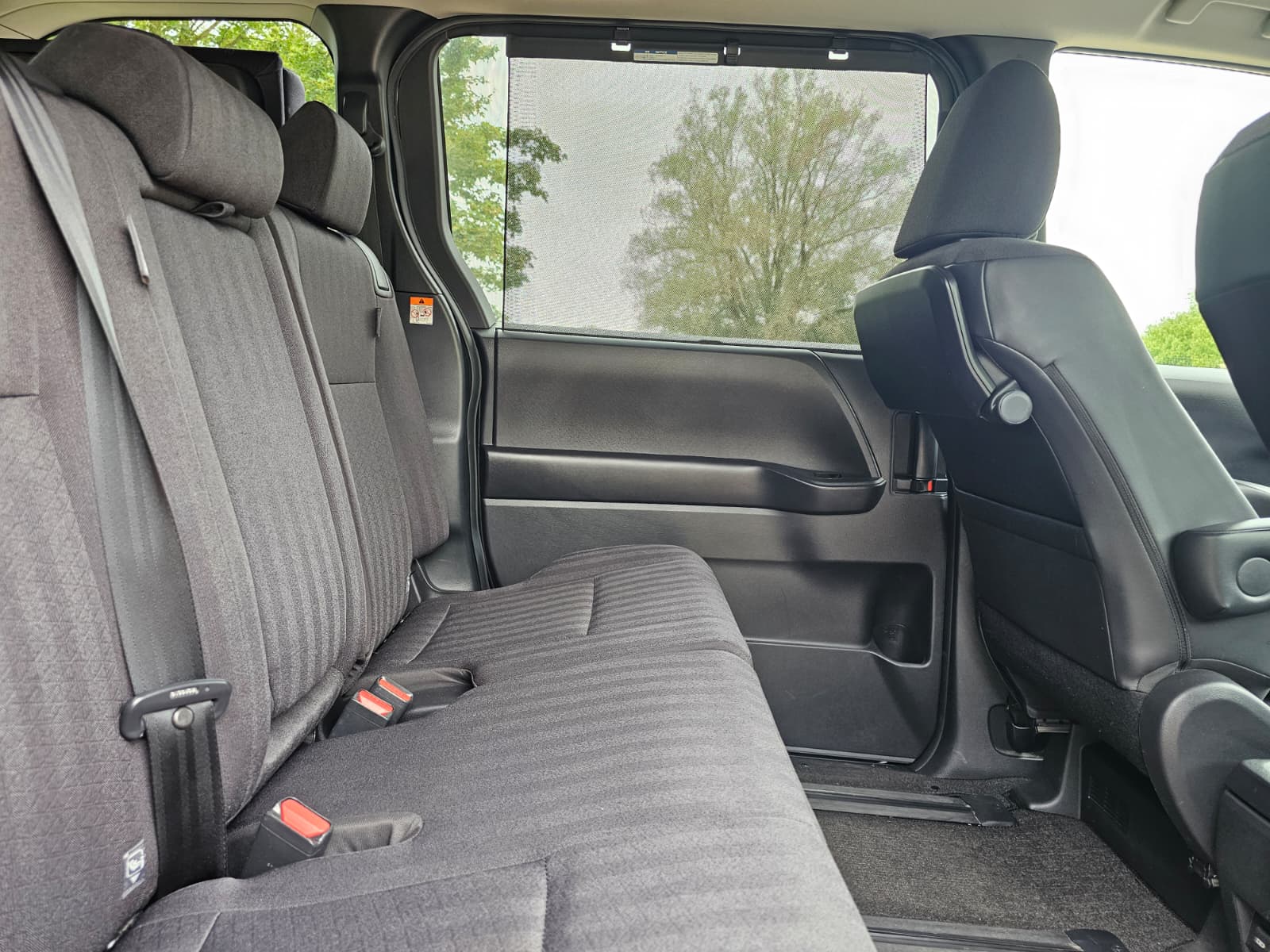 TOYOTA NOAH VOXY 1.8h Hybrid G Automatic CVT 8 Seater MPV