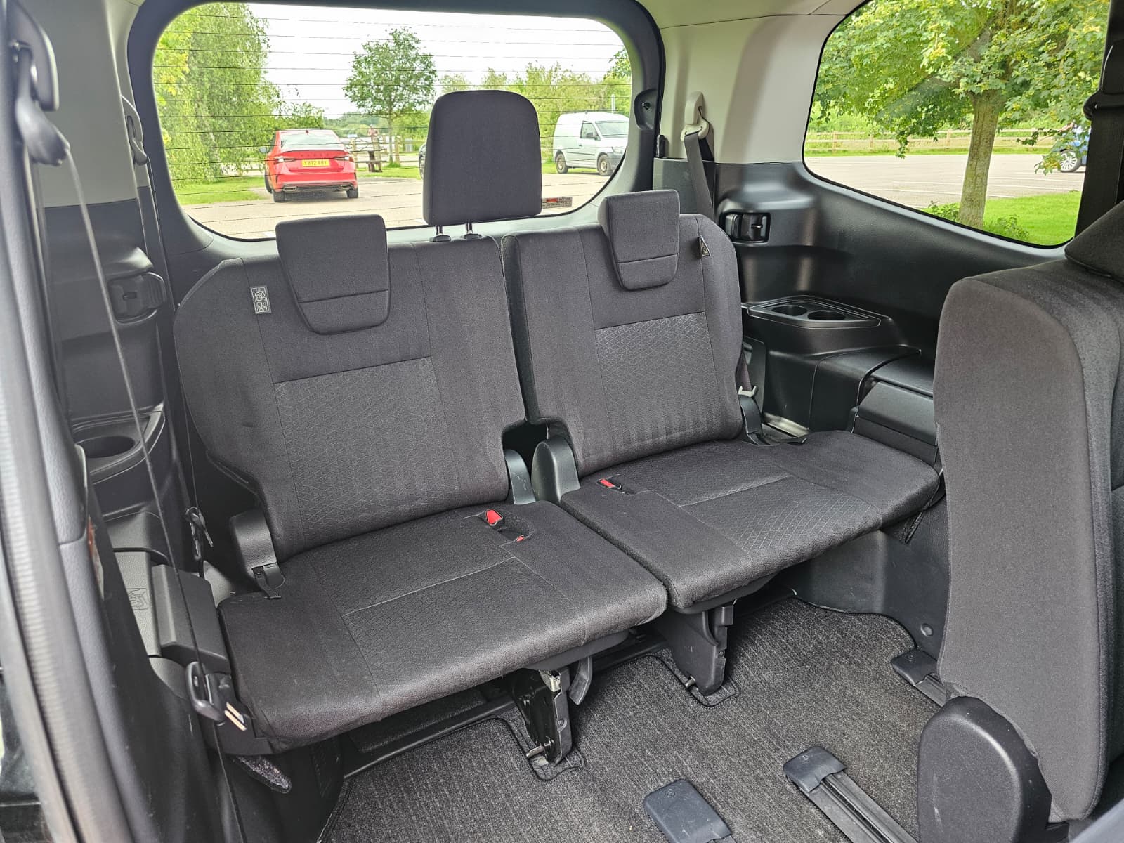 TOYOTA NOAH VOXY 1.8h Hybrid G Automatic CVT 8 Seater MPV
