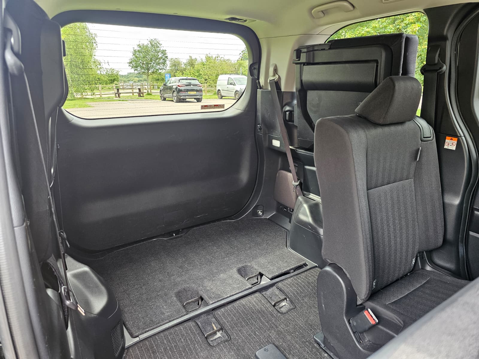 TOYOTA NOAH VOXY 1.8h Hybrid G Automatic CVT 8 Seater MPV