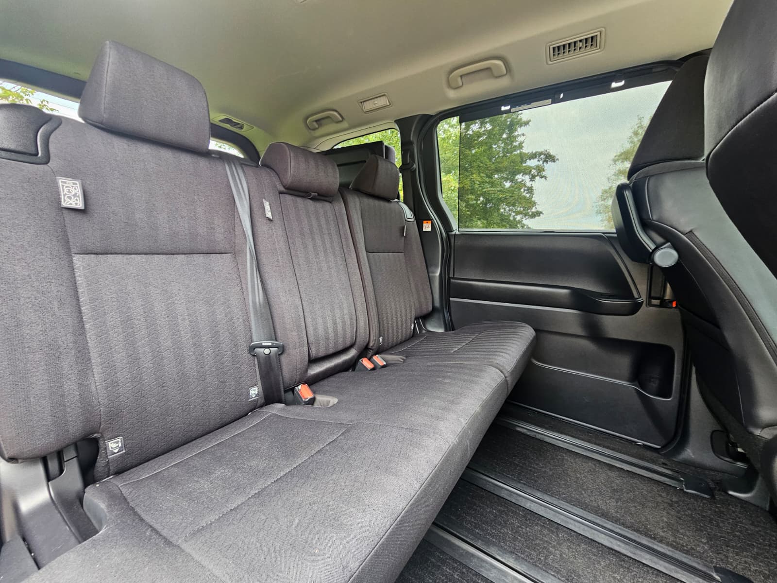 TOYOTA NOAH VOXY 1.8h Hybrid G Automatic CVT 8 Seater MPV