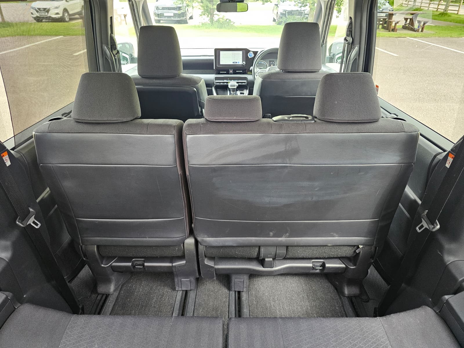 TOYOTA NOAH VOXY 1.8h Hybrid G Automatic CVT 8 Seater MPV