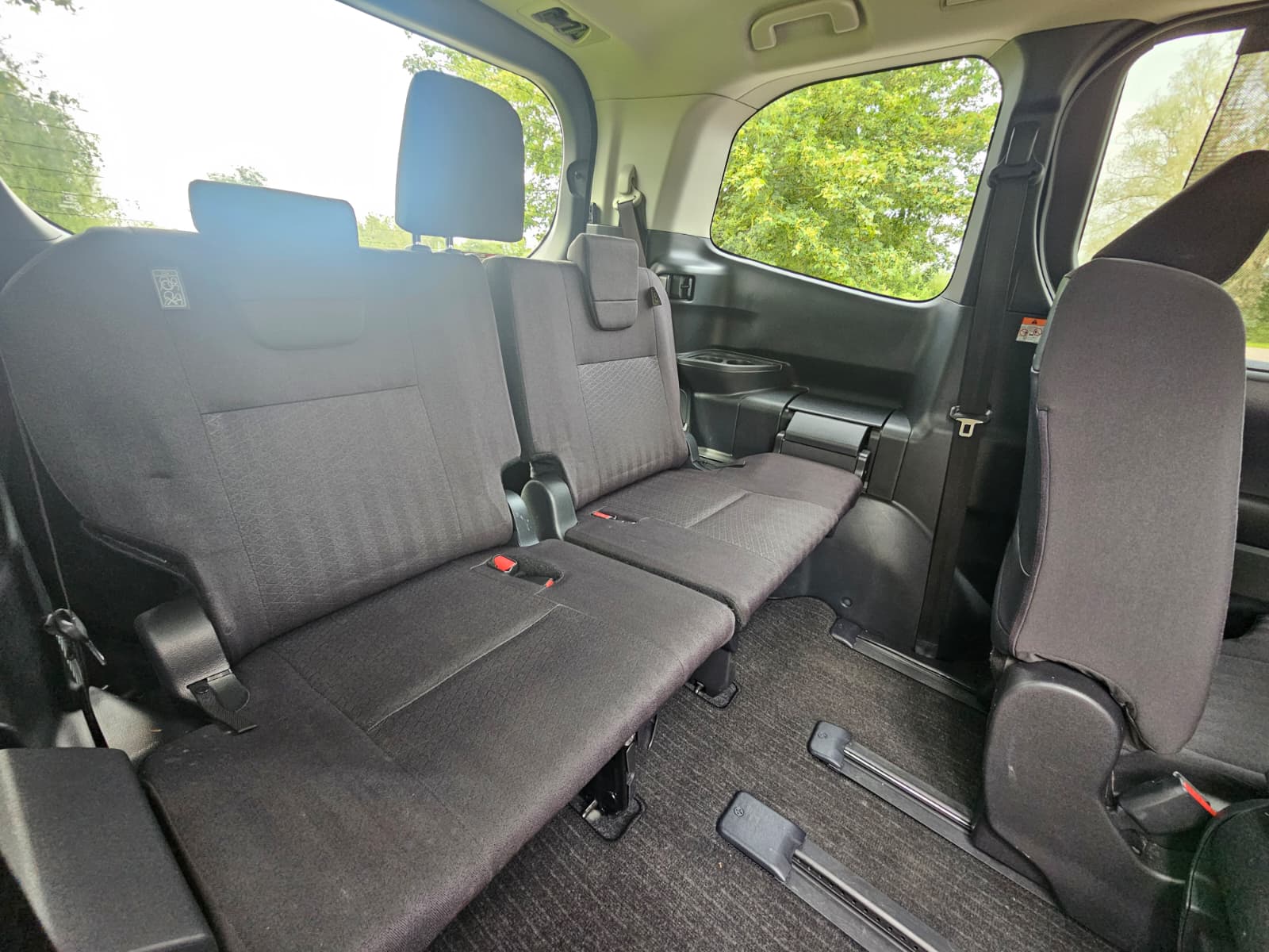 TOYOTA NOAH VOXY 1.8h Hybrid G Automatic CVT 8 Seater MPV