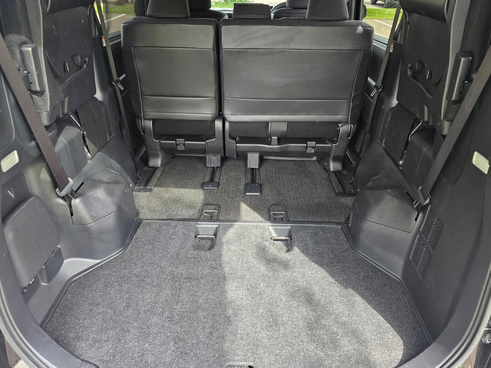 TOYOTA NOAH VOXY 1.8h Hybrid G Automatic CVT 8 Seater MPV