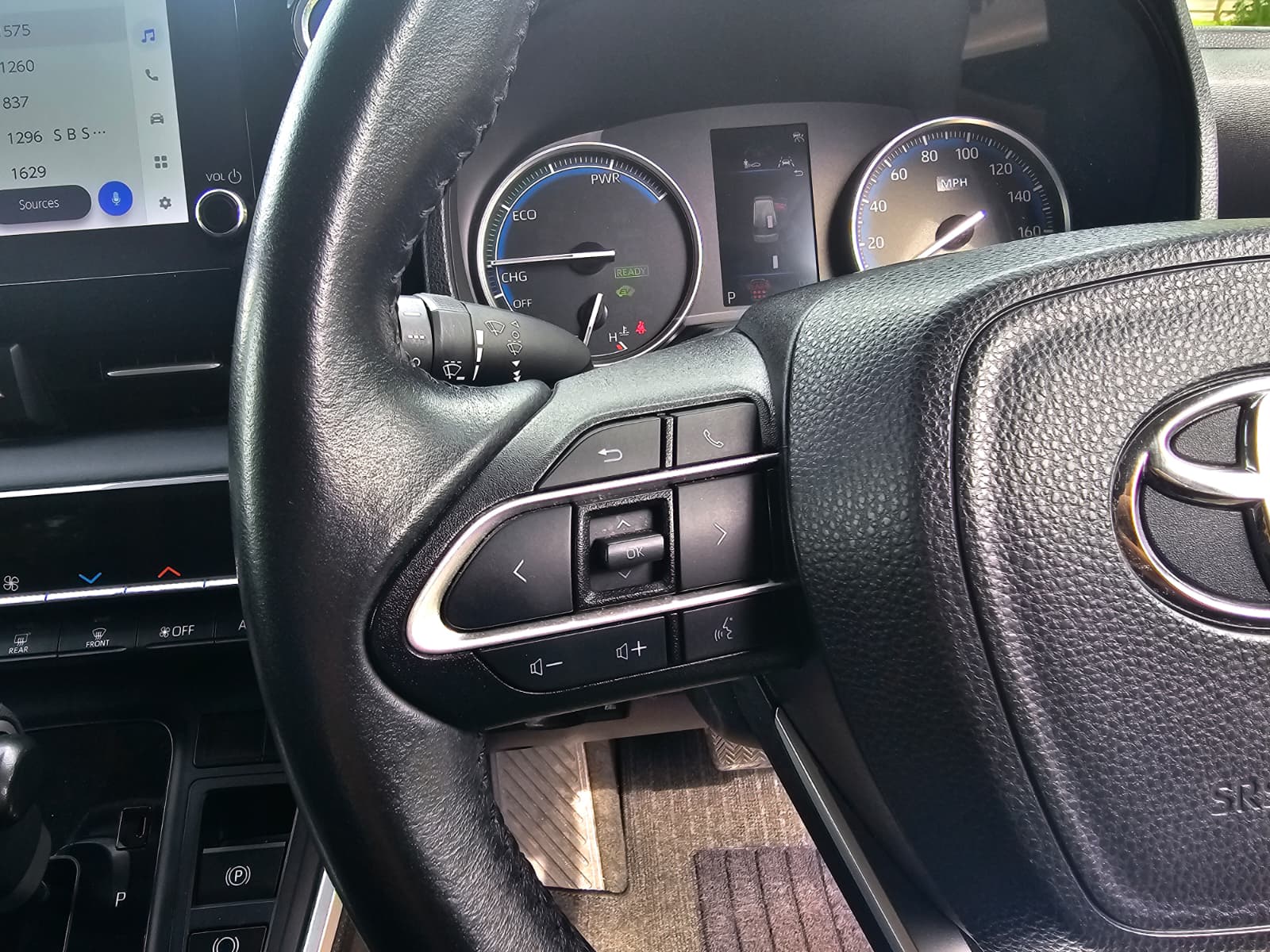 TOYOTA NOAH VOXY 1.8h Hybrid G Automatic CVT 8 Seater MPV
