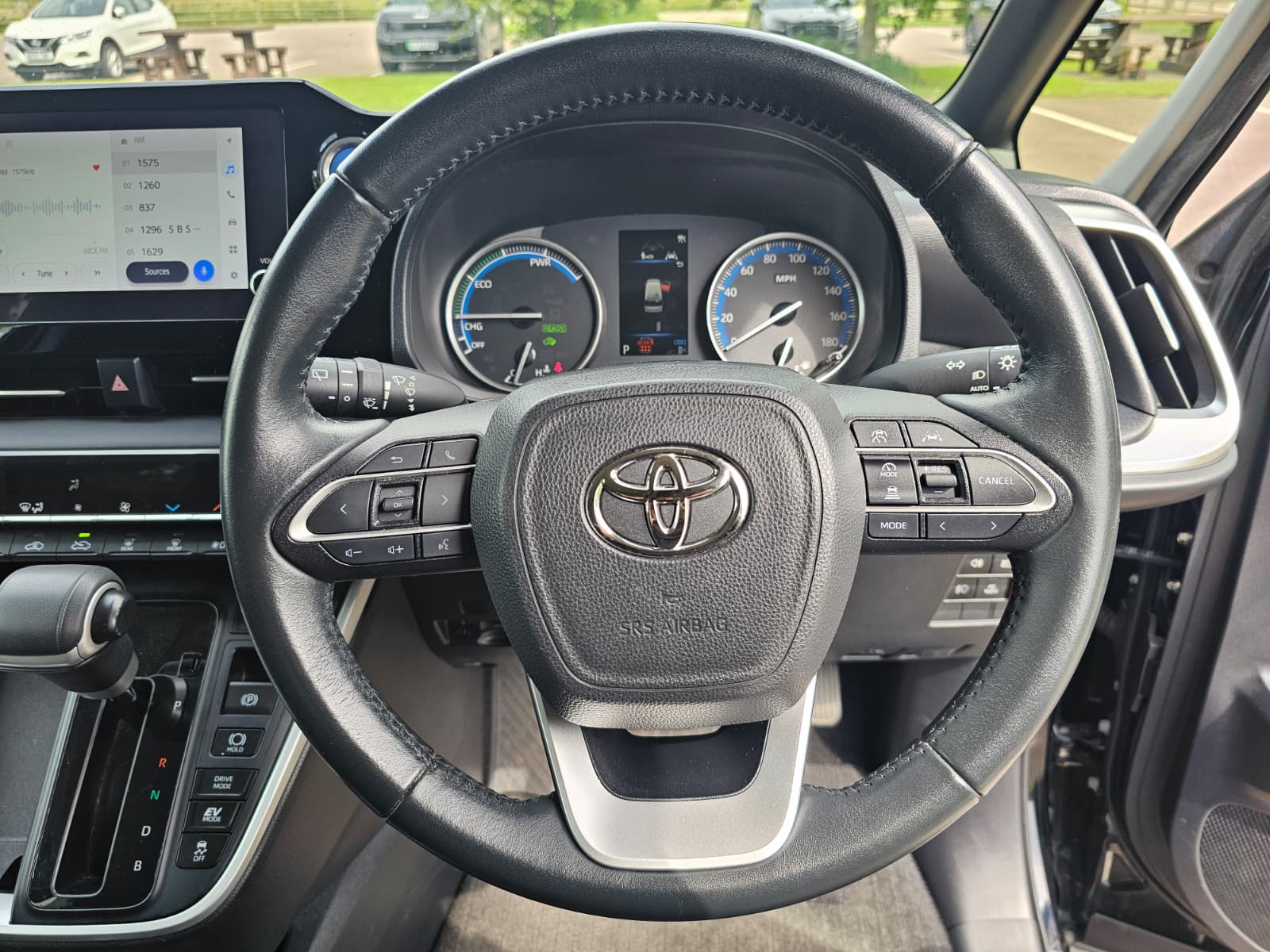 TOYOTA NOAH VOXY 1.8h Hybrid G Automatic CVT 8 Seater MPV