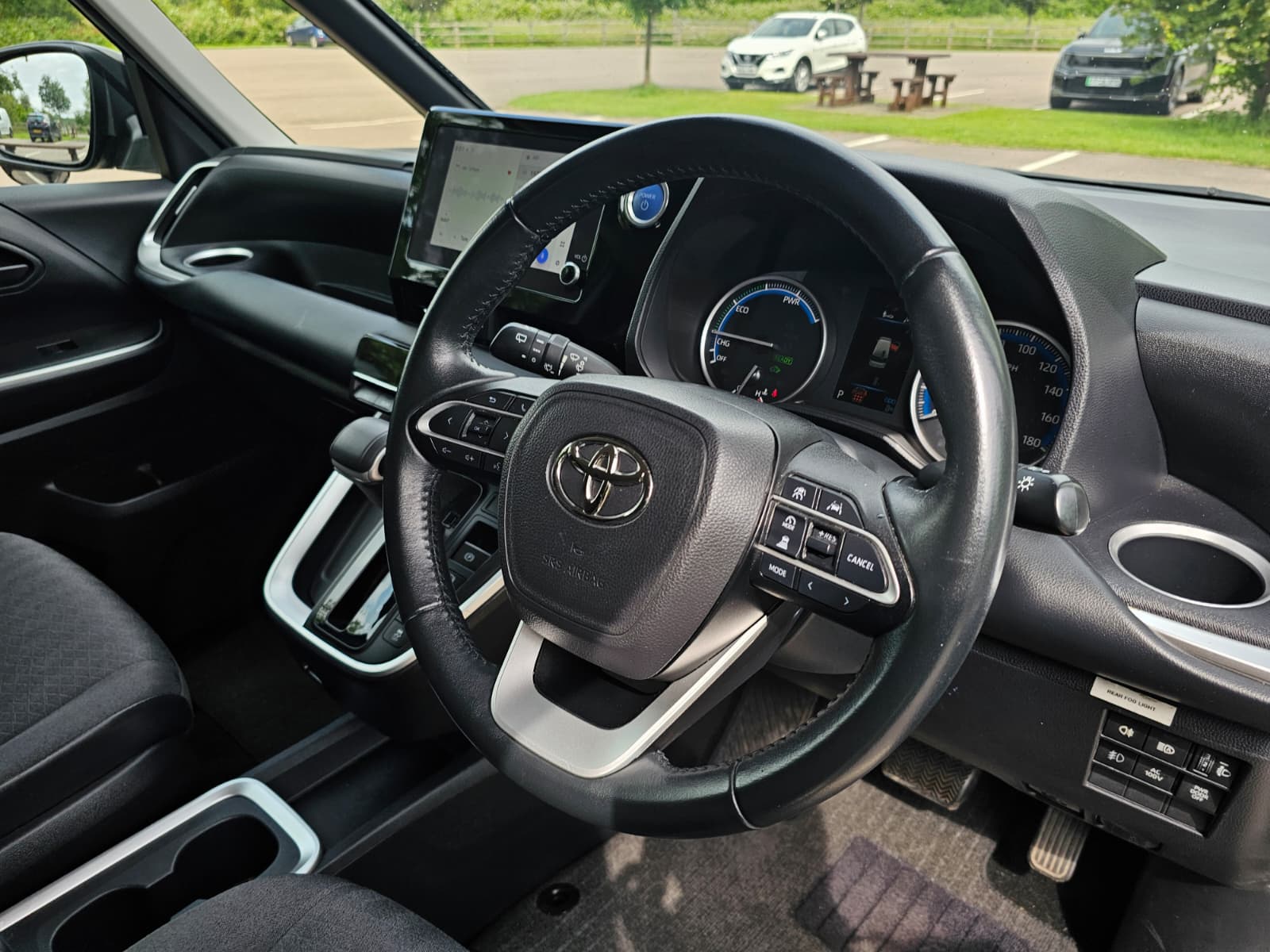 TOYOTA NOAH VOXY 1.8h Hybrid G Automatic CVT 8 Seater MPV