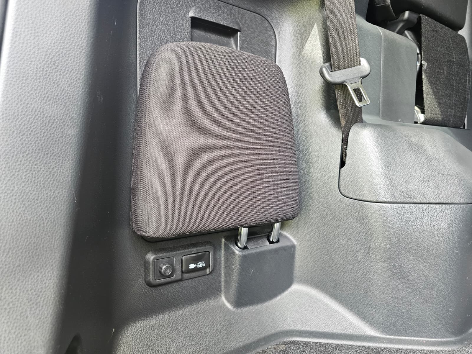 TOYOTA NOAH VOXY 1.8h Hybrid G Automatic CVT 8 Seater MPV