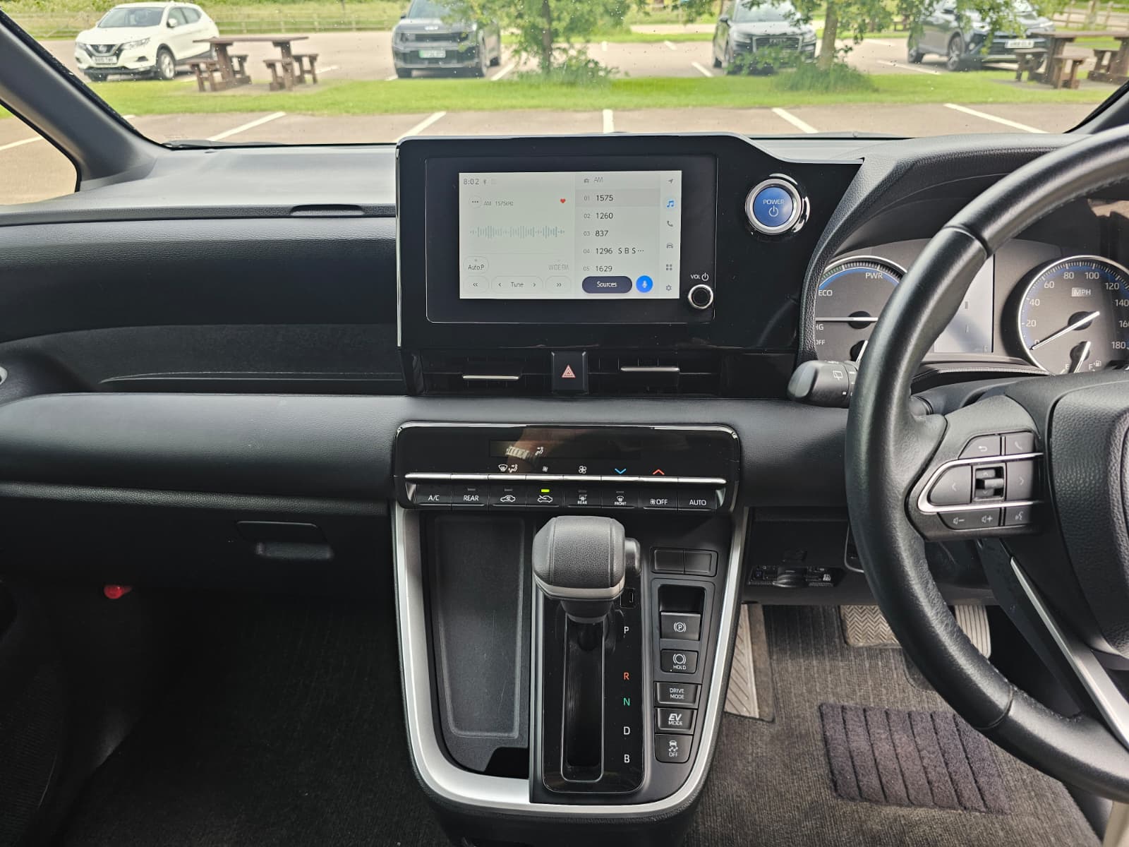 TOYOTA NOAH VOXY 1.8h Hybrid G Automatic CVT 8 Seater MPV