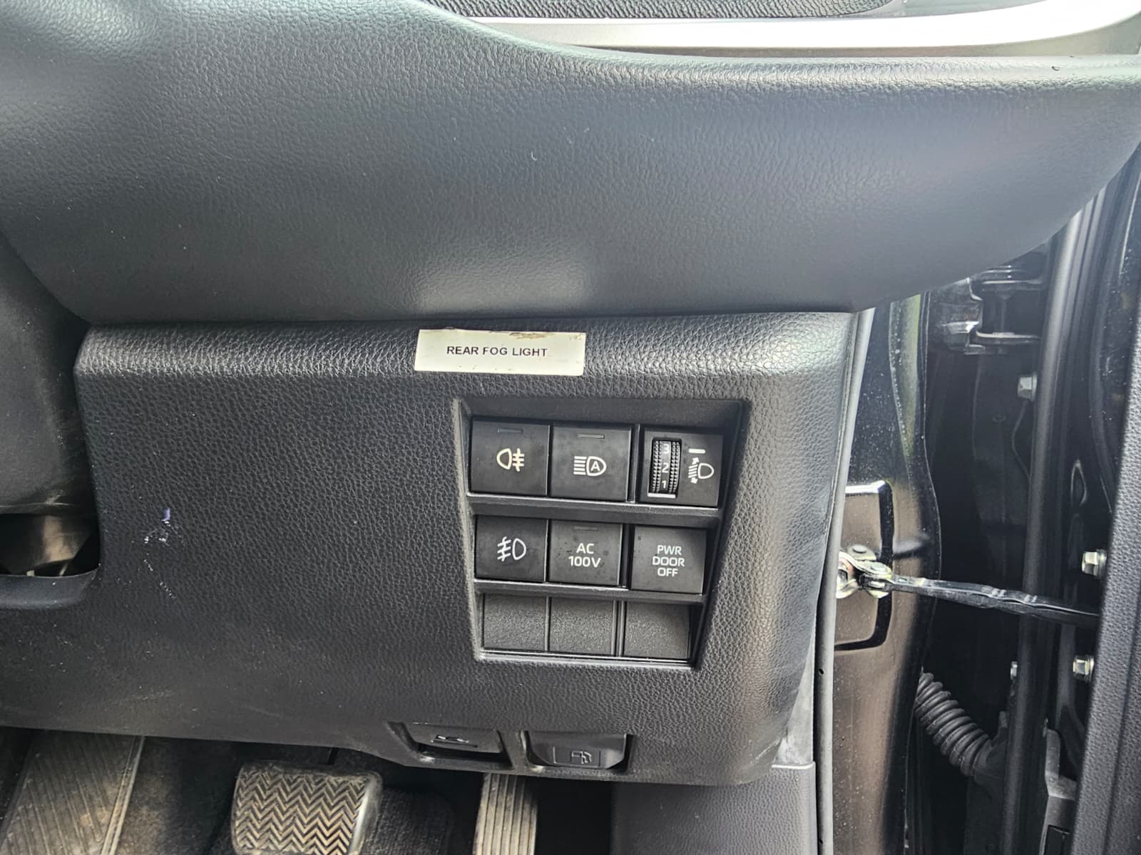TOYOTA NOAH VOXY 1.8h Hybrid G Automatic CVT 8 Seater MPV
