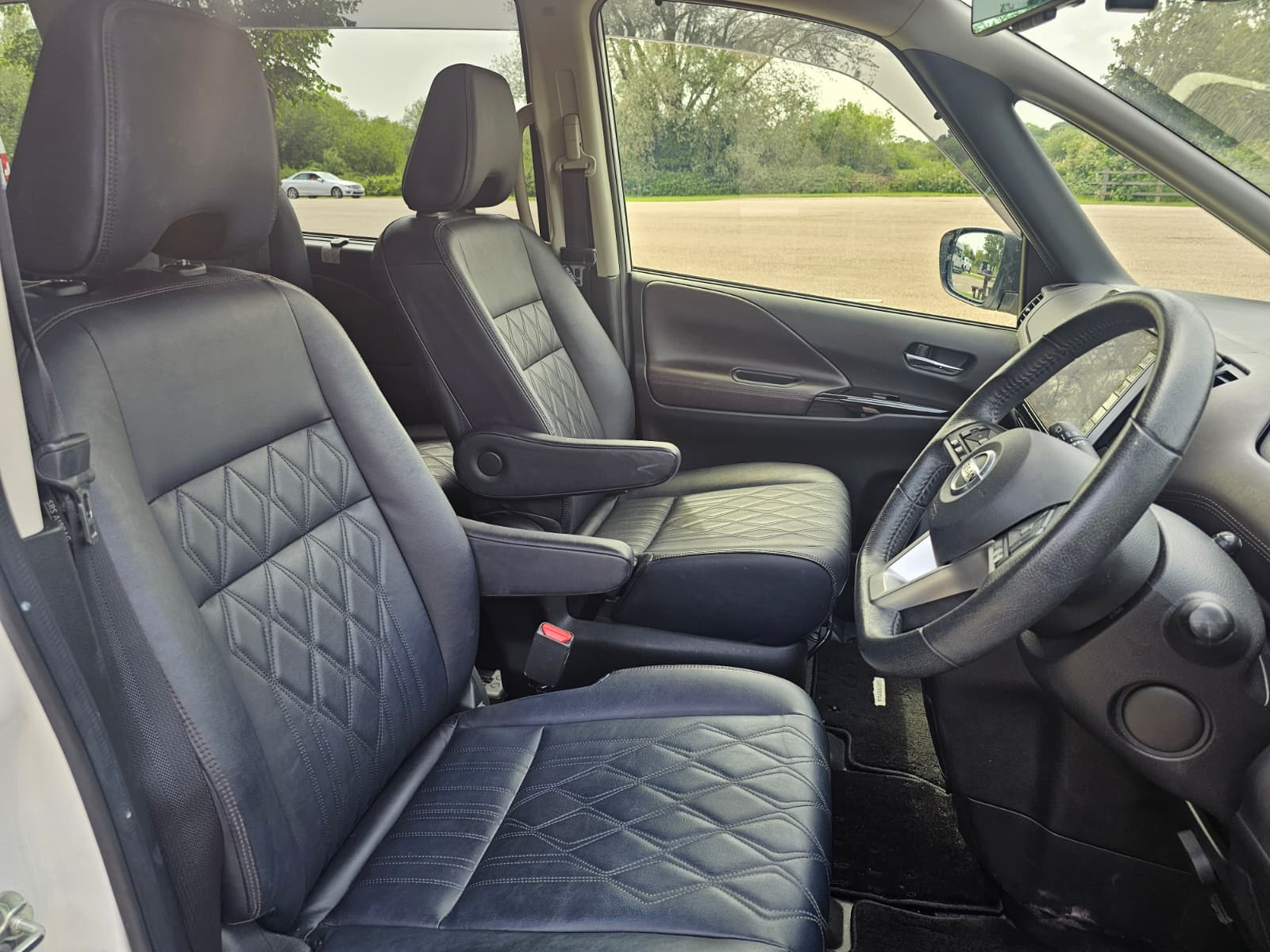 NISSAN SERENA 2.0h S-Hybrid Automatic 8 Seater Dual Powerslide Doors MPV