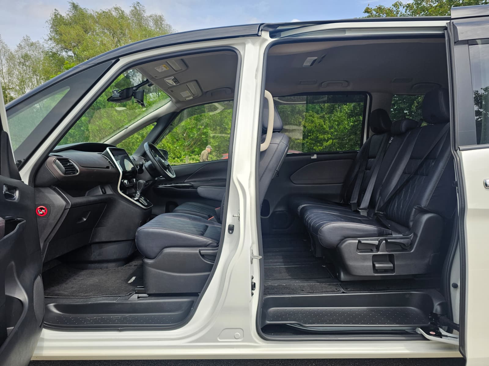 NISSAN SERENA 2.0h S-Hybrid Automatic 8 Seater Dual Powerslide Doors MPV