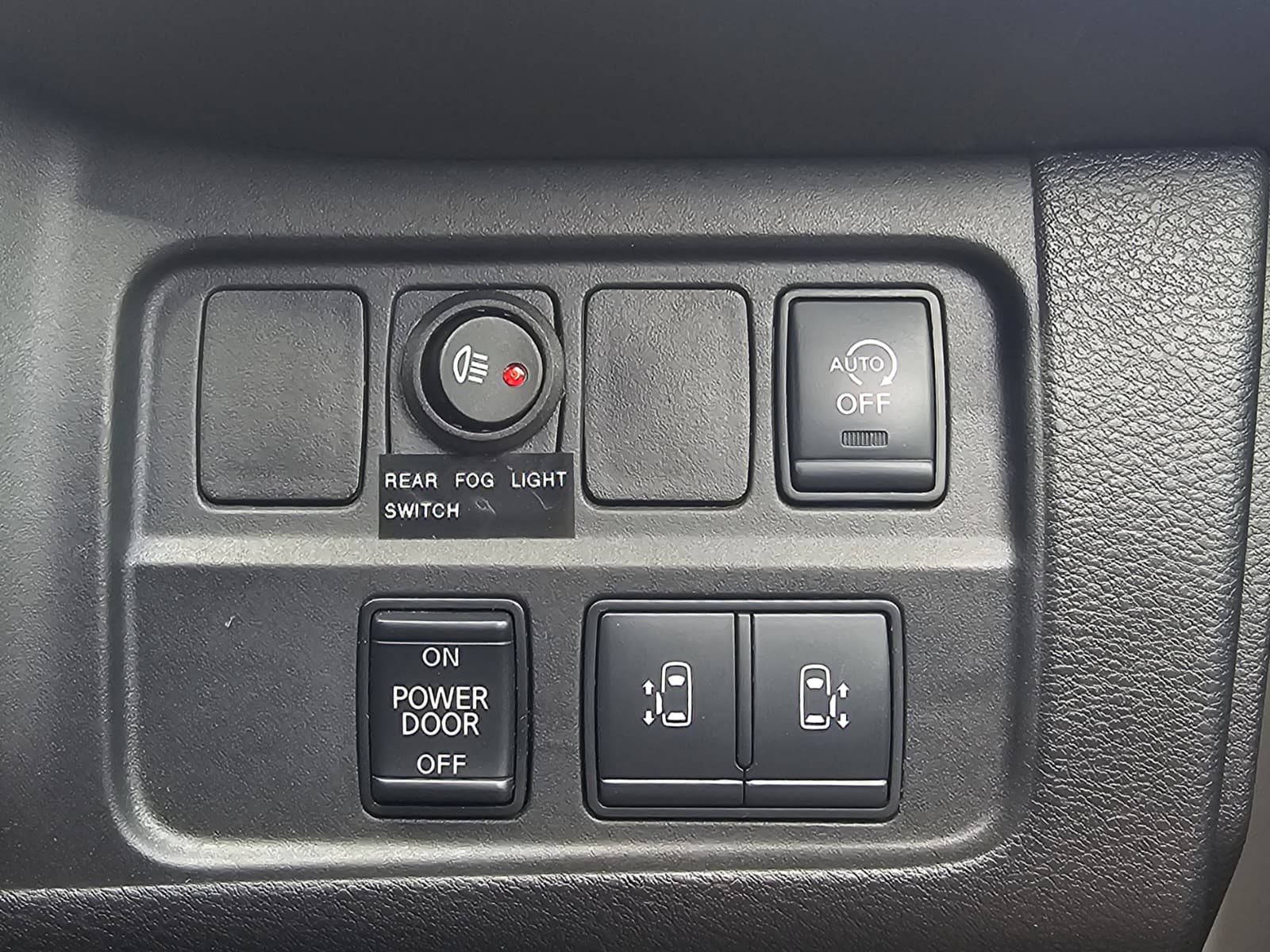 NISSAN SERENA 2.0h S-Hybrid Automatic 8 Seater Dual Powerslide Doors MPV