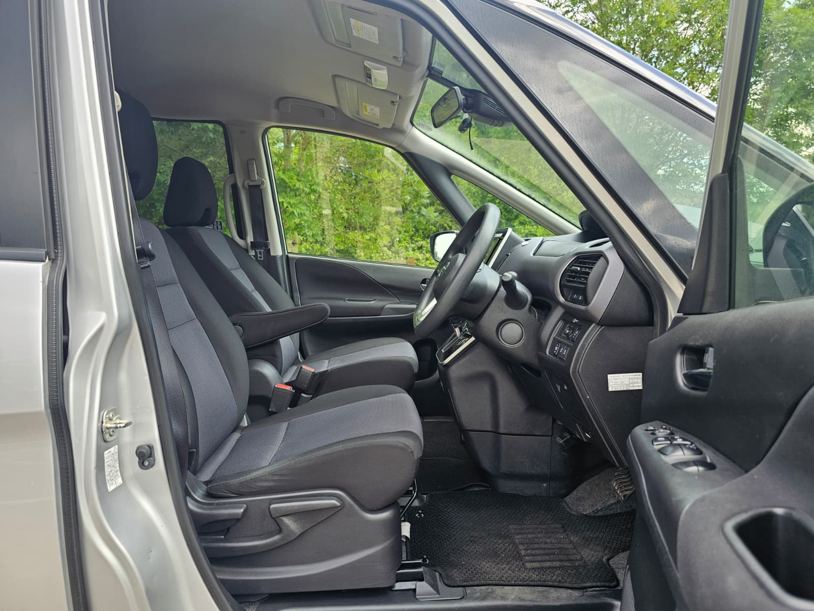 Nissan Serena 2.0h S-Hybrid Auto 8 Seater MPV 360 Camera
