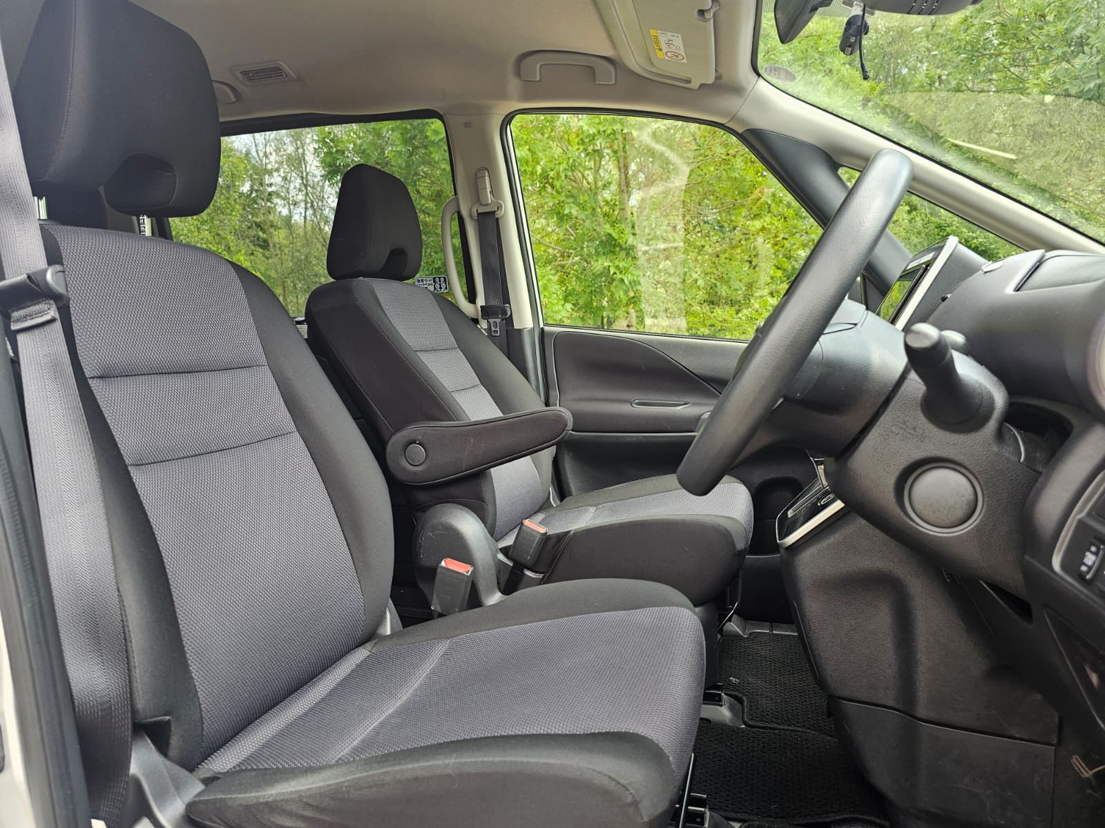 Nissan Serena 2.0h S-Hybrid Auto 8 Seater MPV 360 Camera