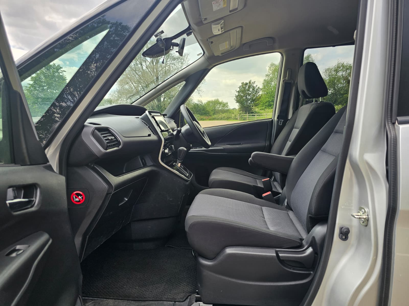 Nissan Serena 2.0h S-Hybrid Auto 8 Seater MPV 360 Camera