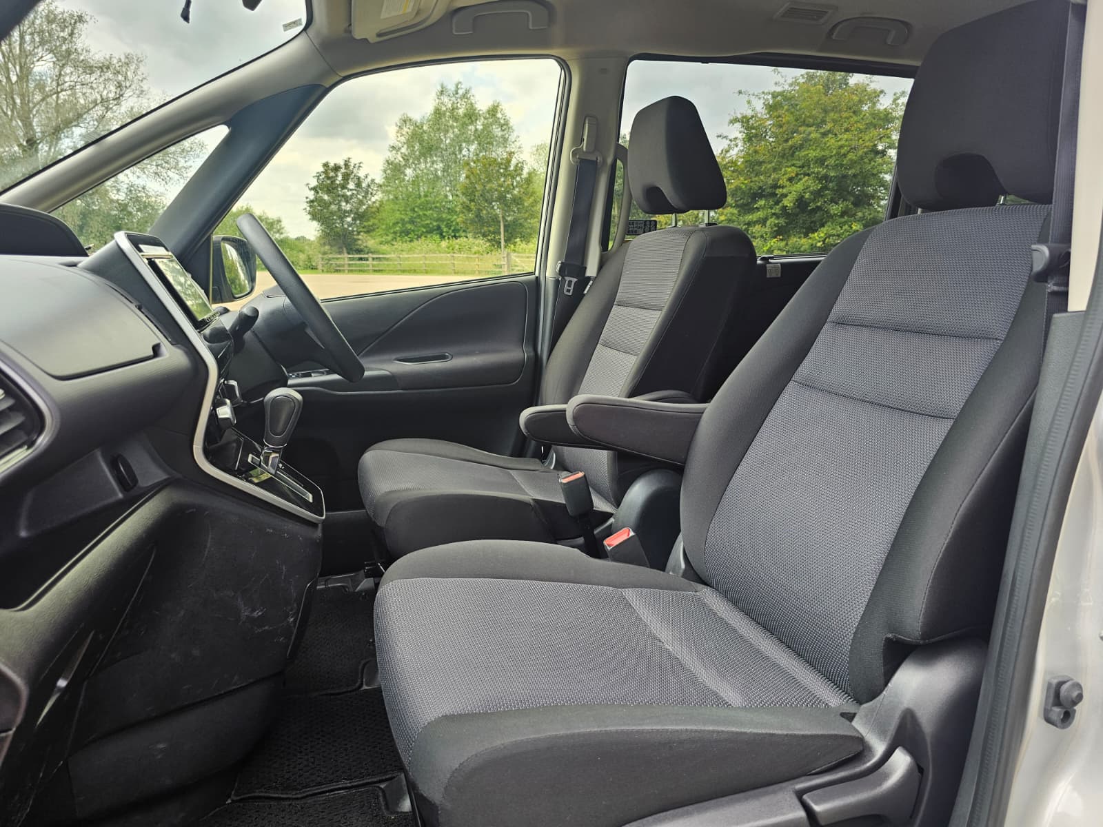 Nissan Serena 2.0h S-Hybrid Auto 8 Seater MPV 360 Camera